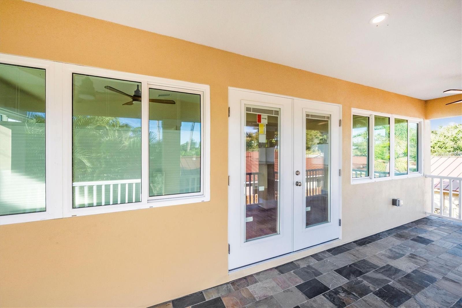 Image 5 of 50 For 907 Riviera Street