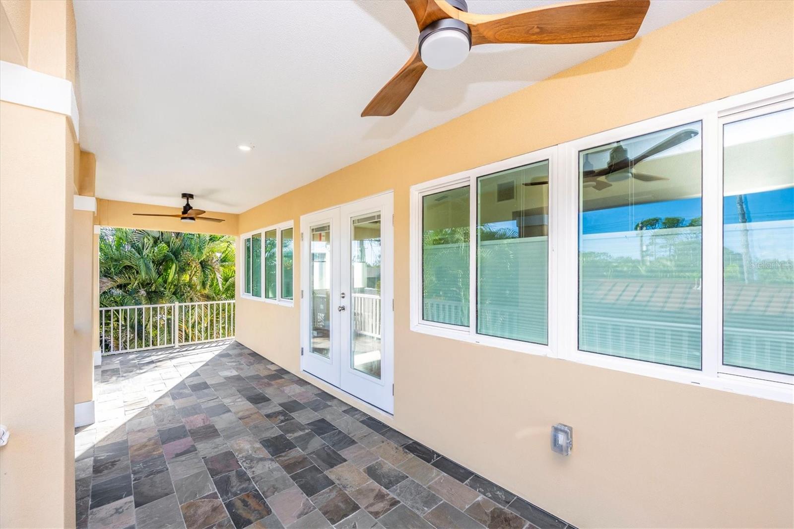 Image 6 of 50 For 907 Riviera Street