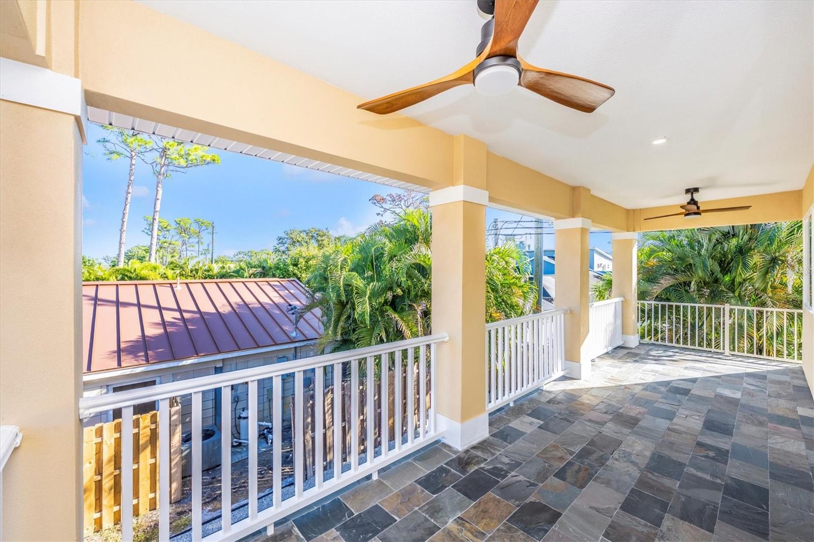 Image 7 of 50 For 907 Riviera Street