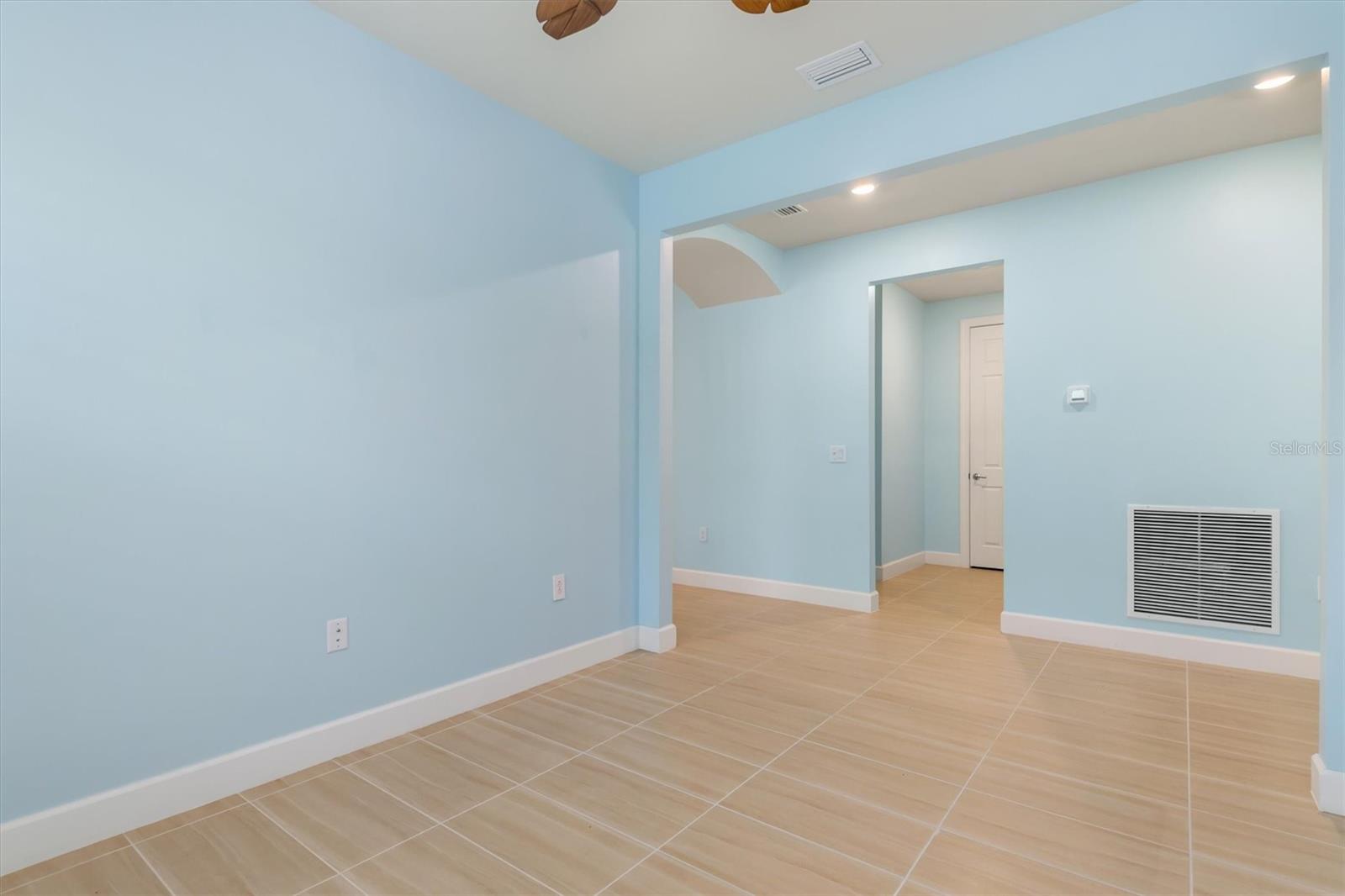 Image 23 of 70 For 2633 Daisy Drive