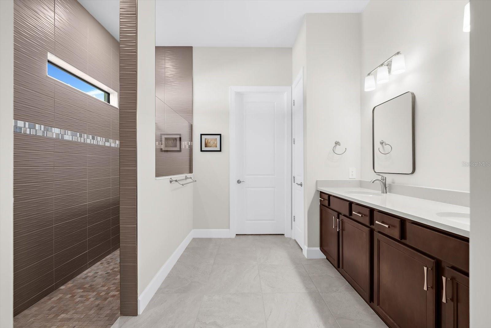 Image 28 of 100 For 7140 Woodville Cove