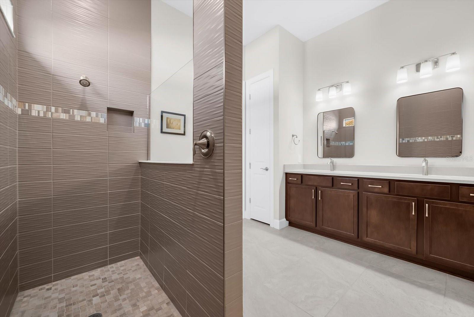 Image 30 of 100 For 7140 Woodville Cove