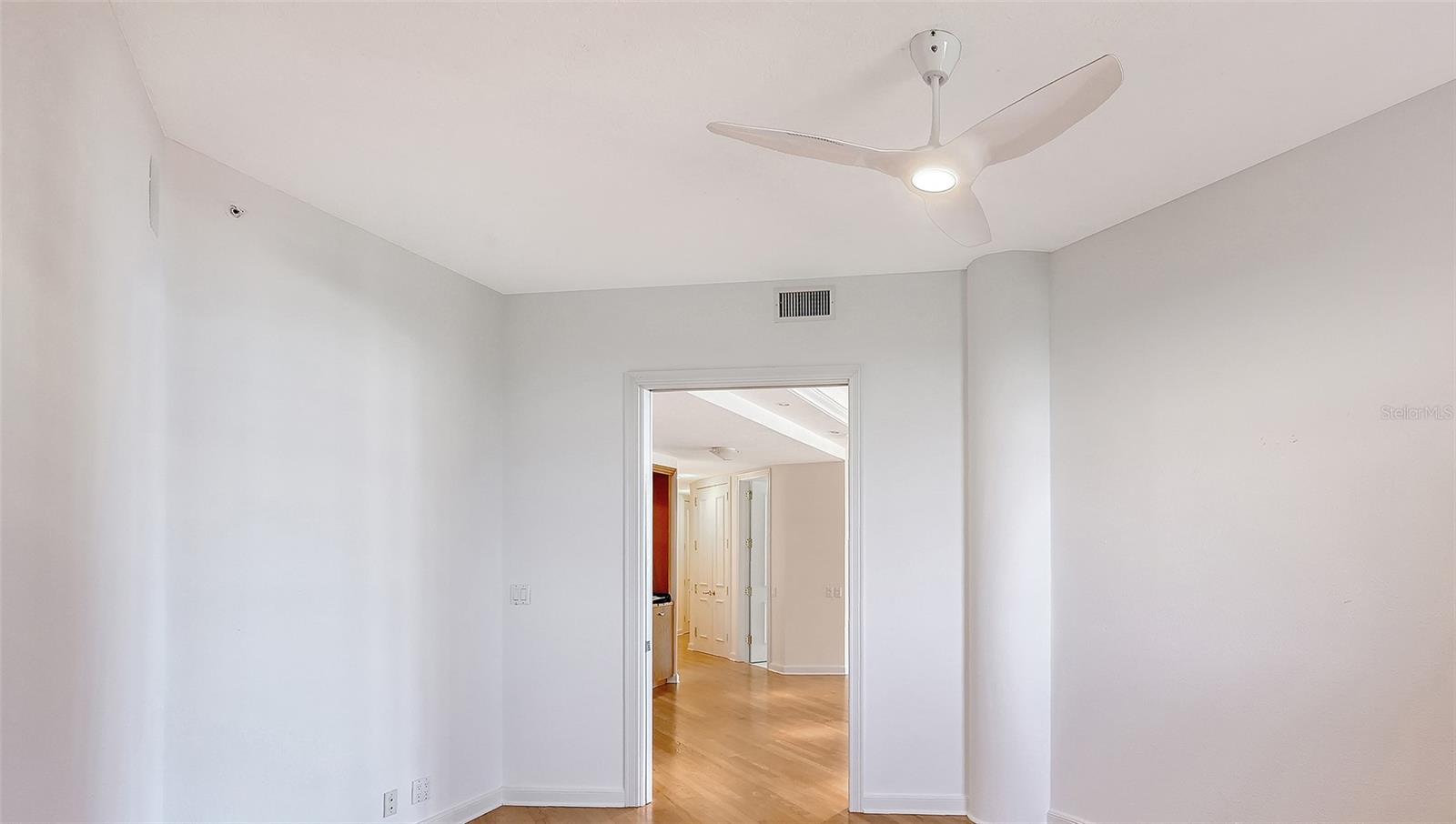 Image 24 of 65 For 1241 Gulf Of Mexico Drive 804