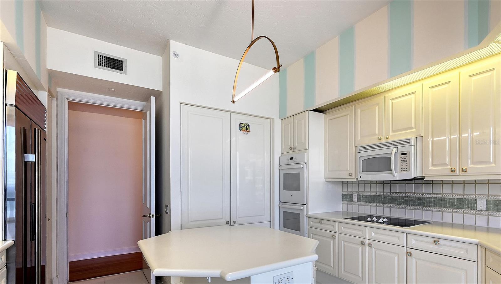 Image 42 of 65 For 1241 Gulf Of Mexico Drive 804