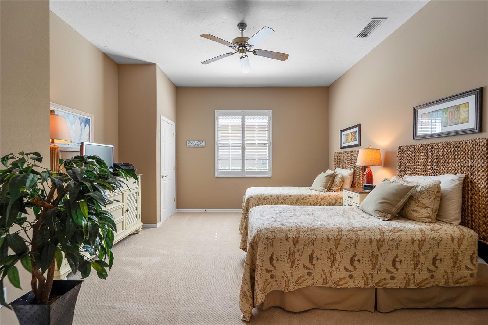 Image 24 of 50 For 5175 Cantabria Crest