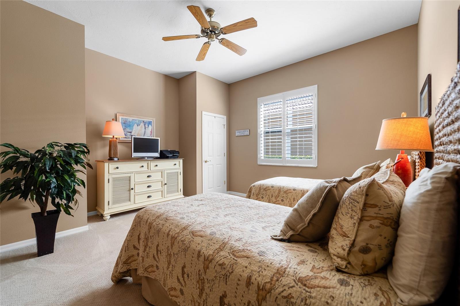 Image 25 of 50 For 5175 Cantabria Crest