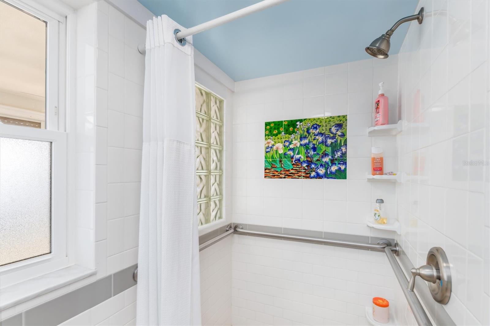 Image 26 of 62 For 1 Colony Point Drive A8