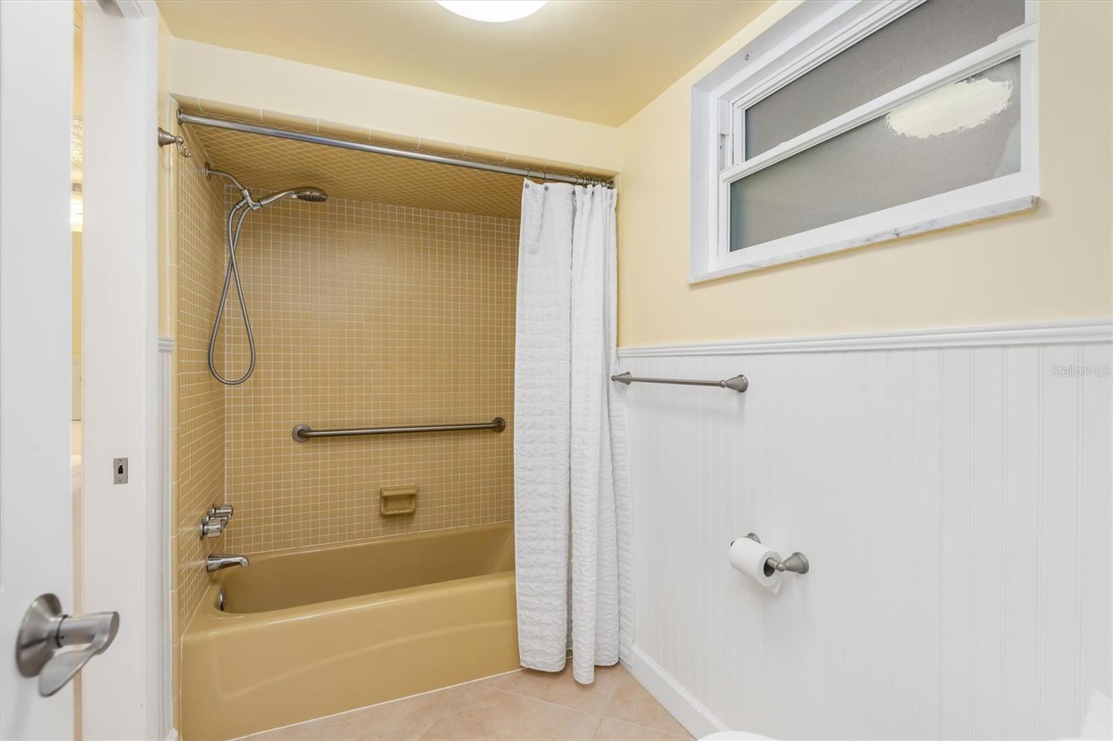 Image 29 of 62 For 1 Colony Point Drive A8