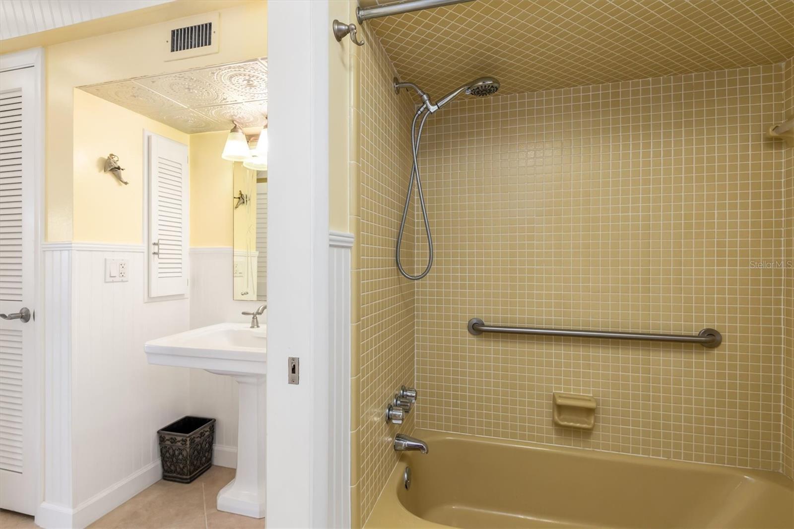 Image 30 of 62 For 1 Colony Point Drive A8