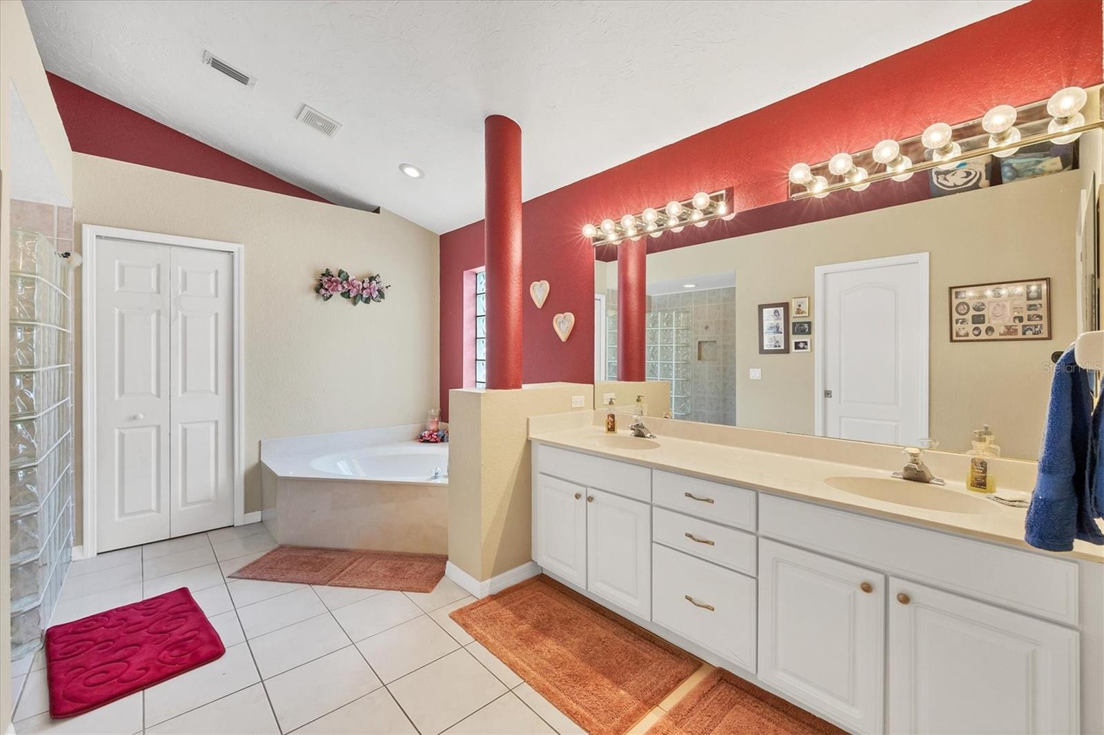 Image 15 of 39 For 3350 Yonge Avenue 31