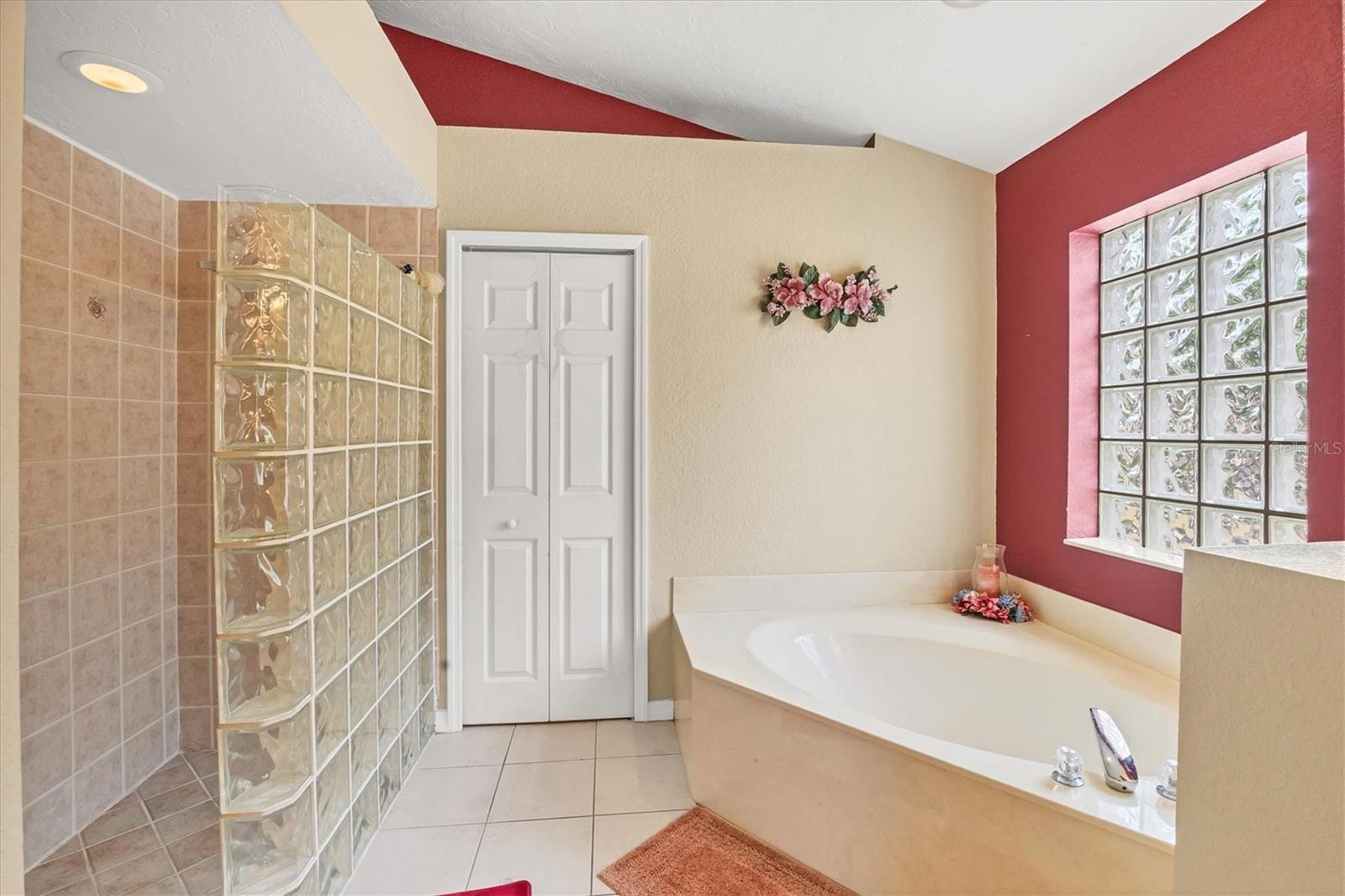 Image 16 of 39 For 3350 Yonge Avenue 31