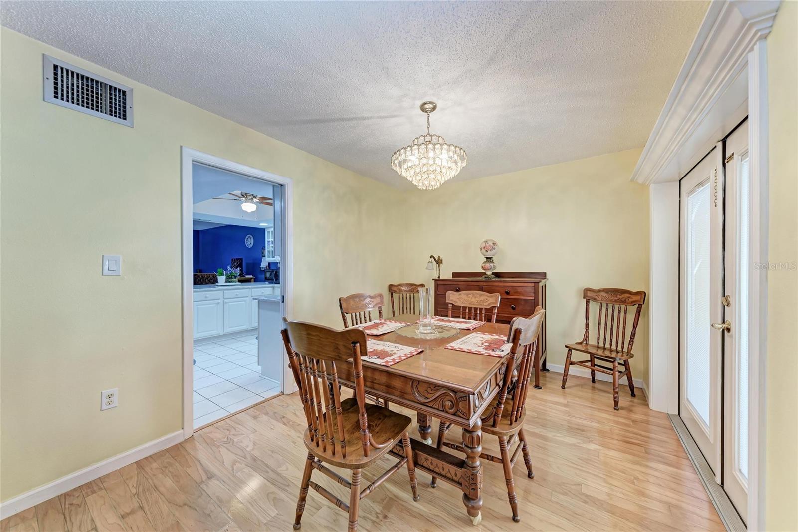 Image 22 of 51 For 6207 Courtside Drive 23