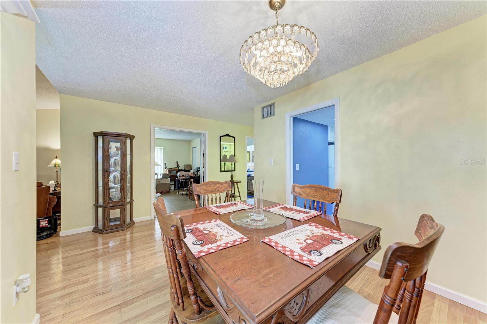 Image 24 of 51 For 6207 Courtside Drive 23