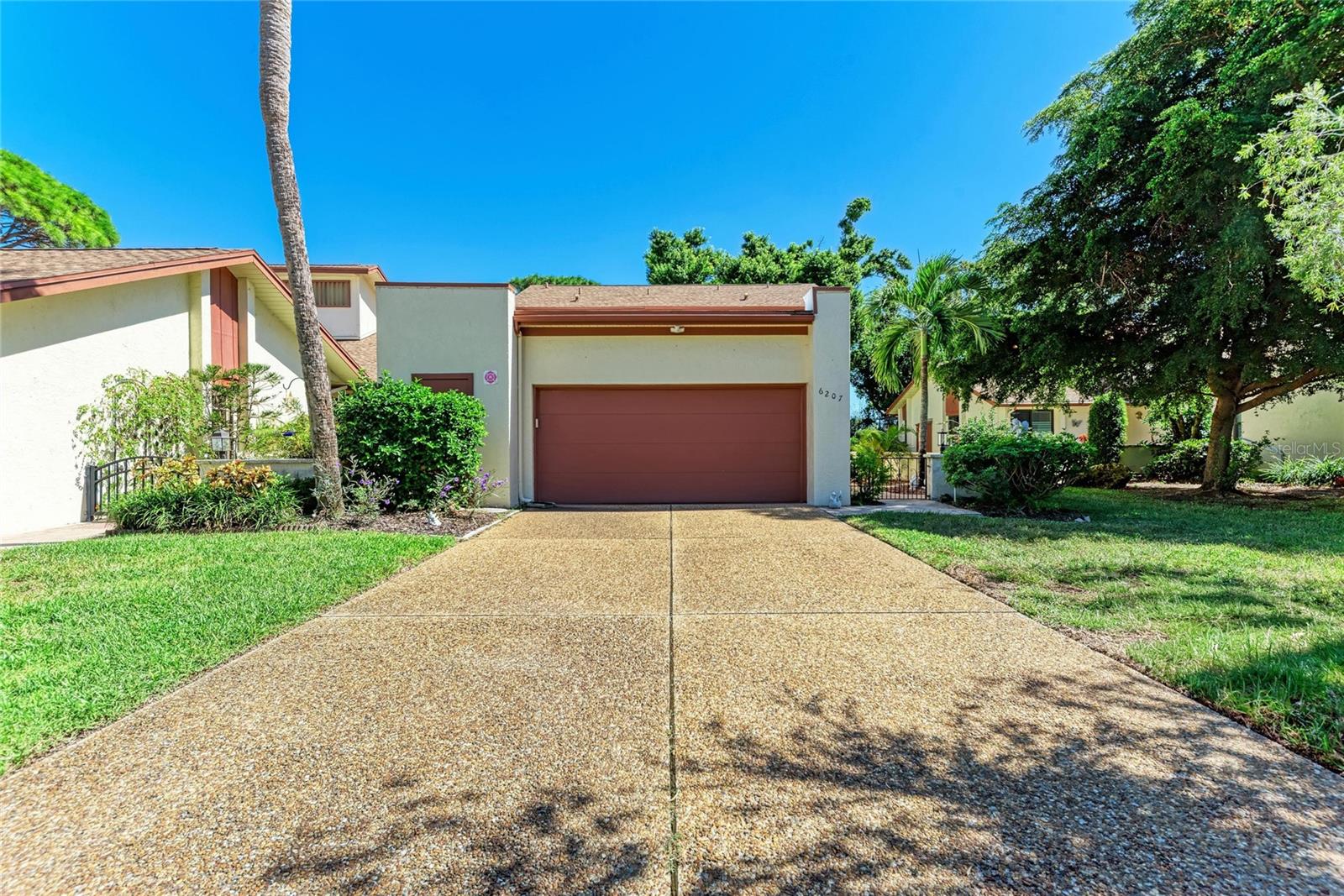 Image 3 of 51 For 6207 Courtside Drive 23