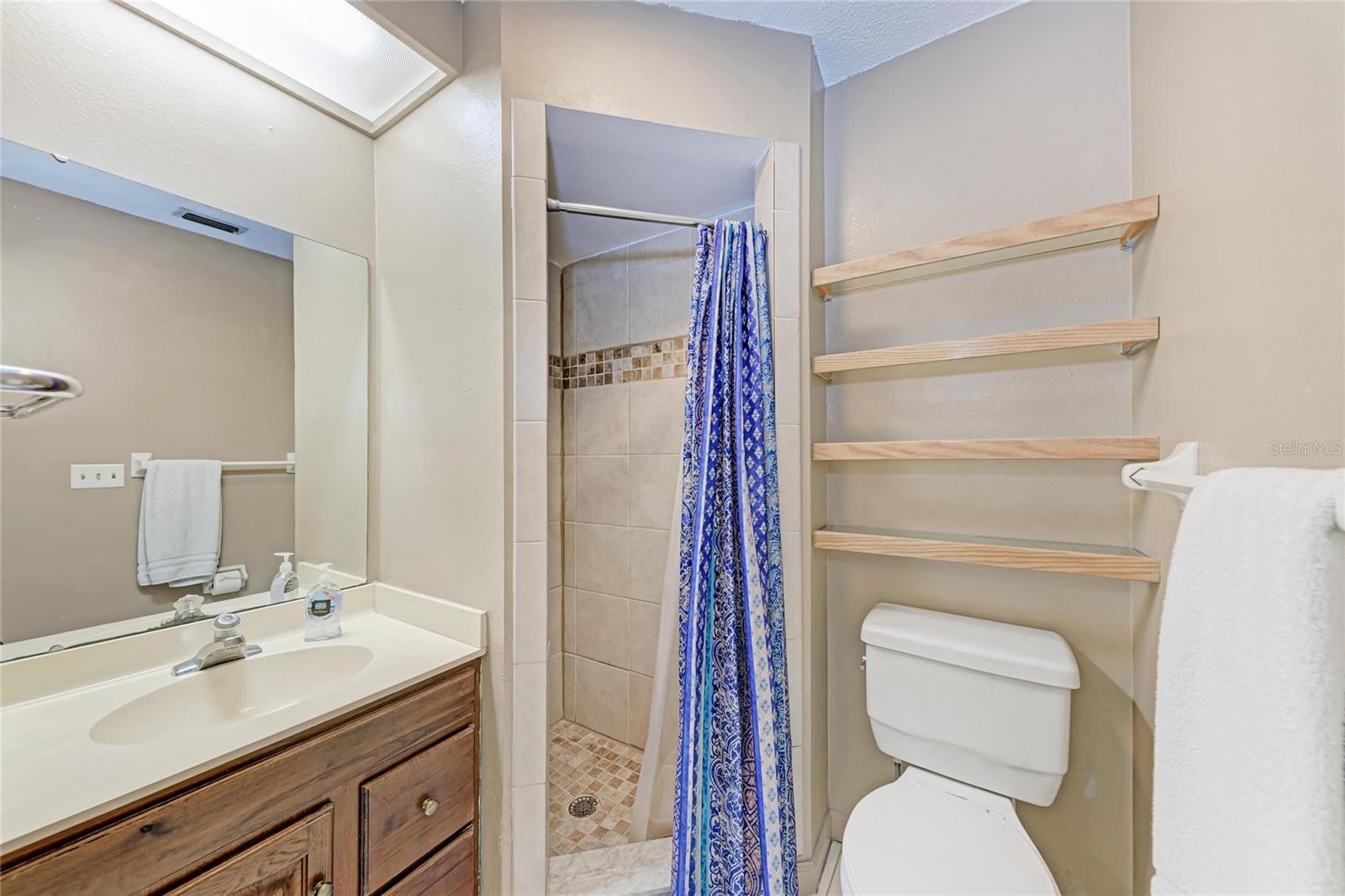 Image 38 of 51 For 6207 Courtside Drive 23