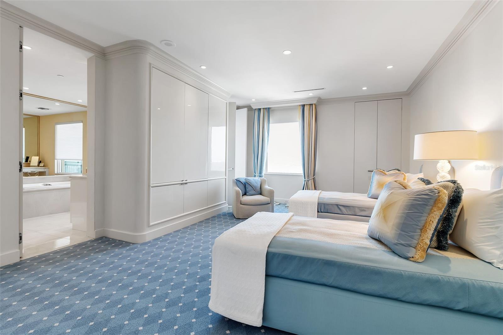 Image 32 of 49 For 1111 Ritz Carlton Drive 1202