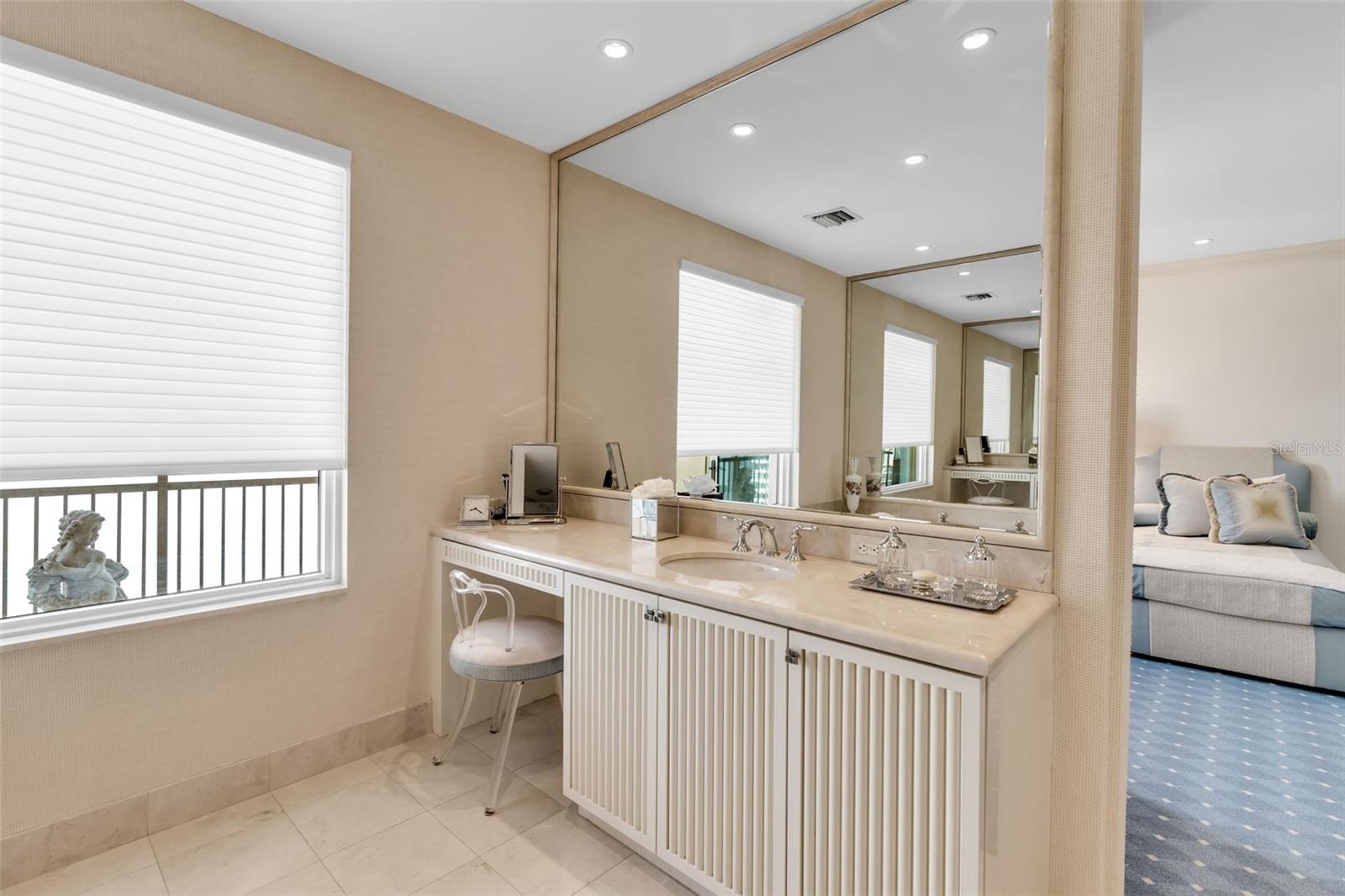 Image 36 of 49 For 1111 Ritz Carlton Drive 1202