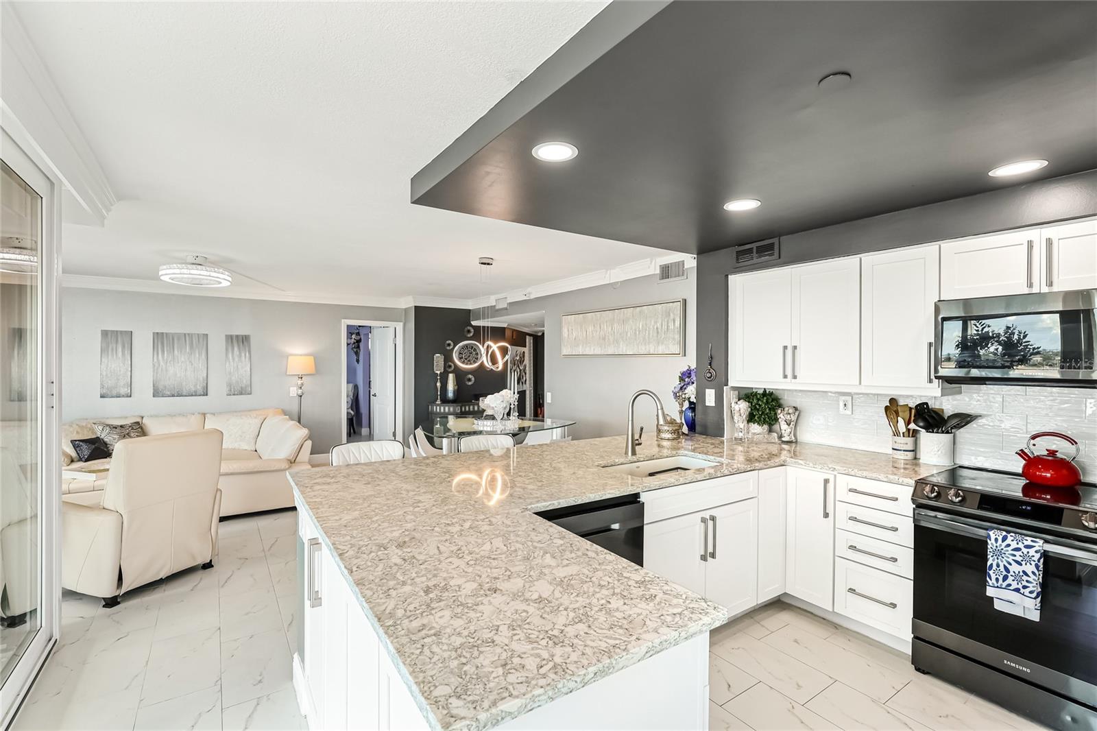 Image 18 of 27 For 6265 Sun Boulevard 1004