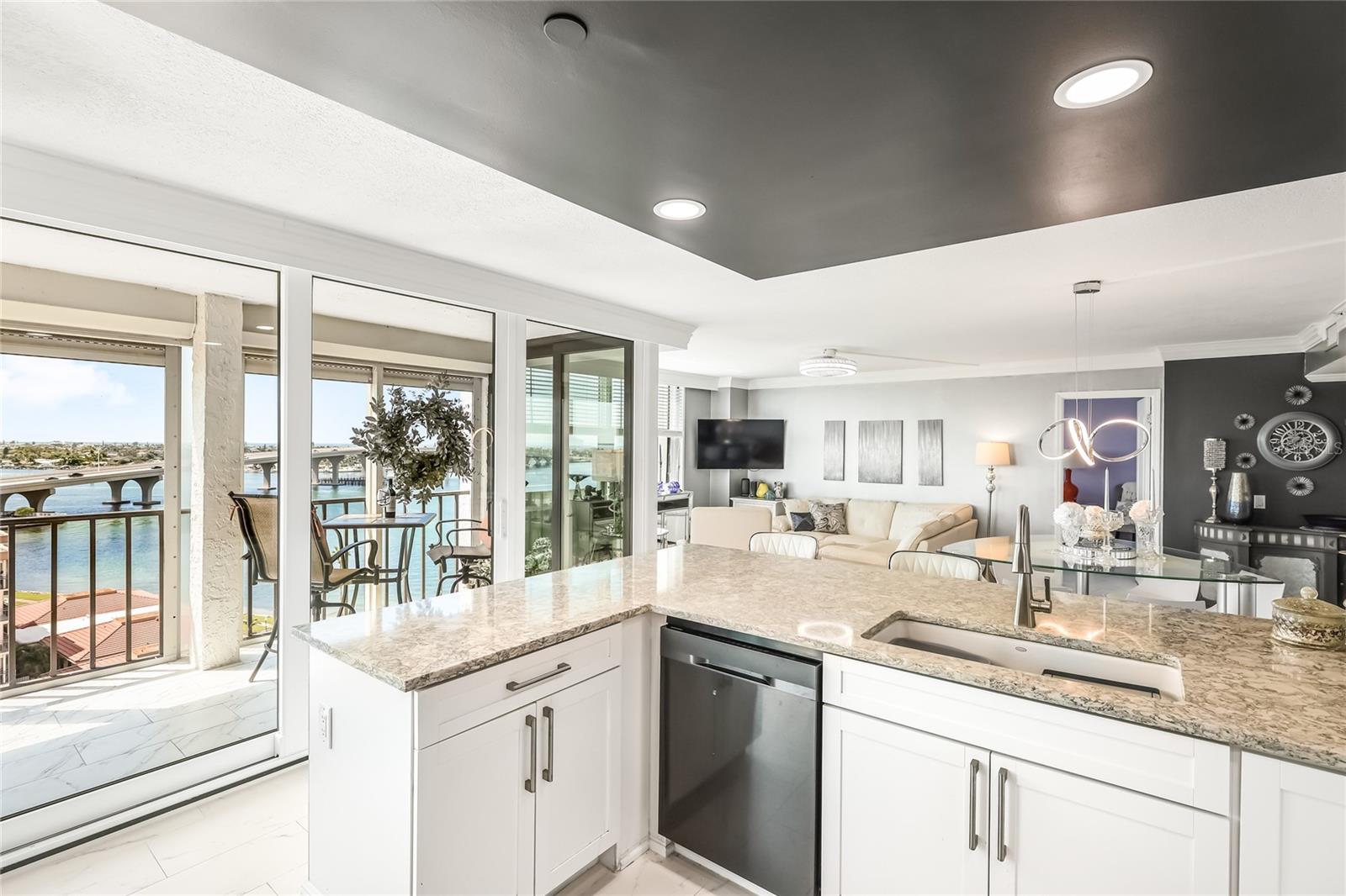 Image 19 of 27 For 6265 Sun Boulevard 1004