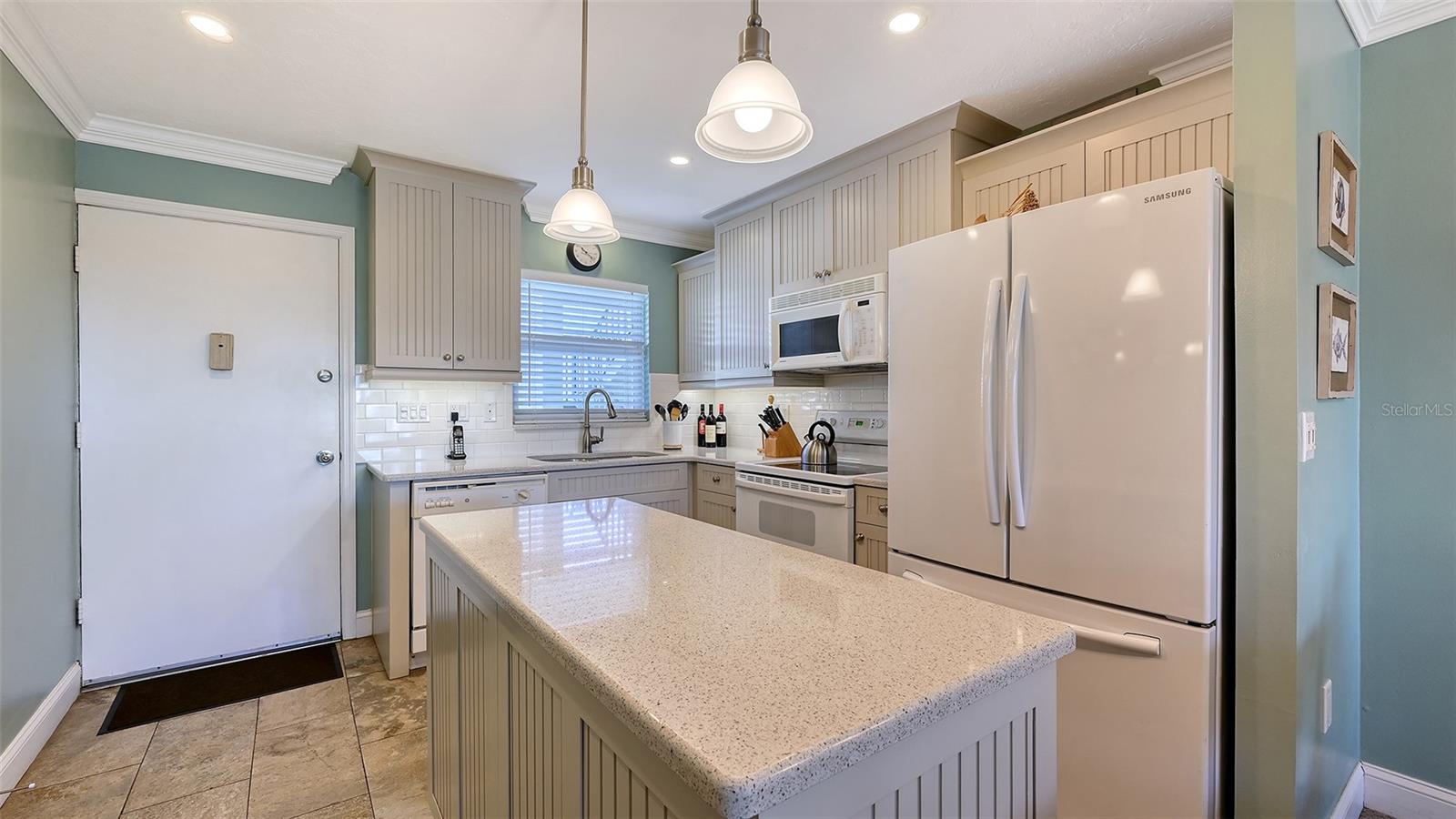 Image 13 of 53 For 925 Beach Road 311