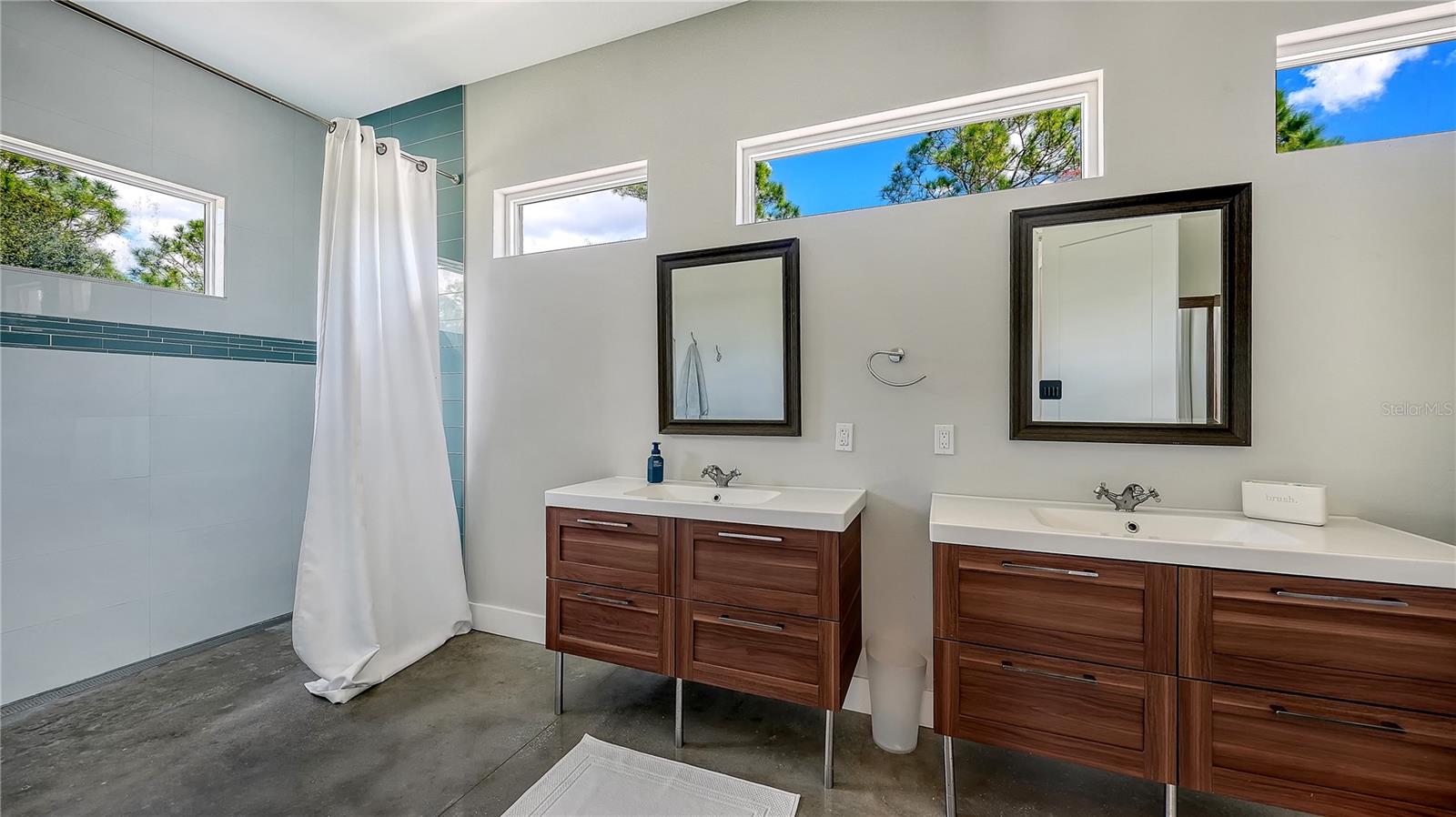 Image 27 of 58 For 1408 Oak Hammock Road