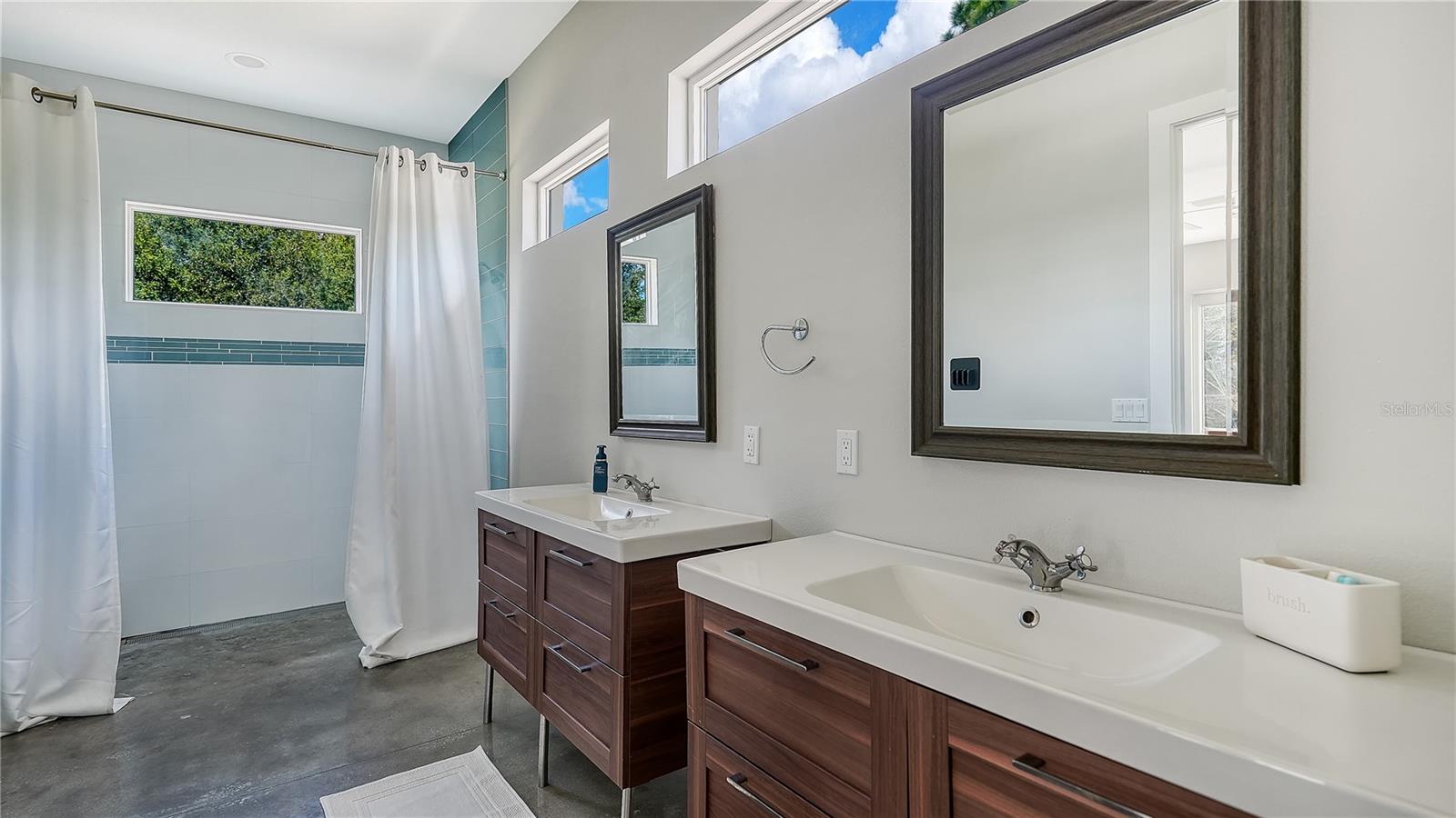 Image 29 of 58 For 1408 Oak Hammock Road