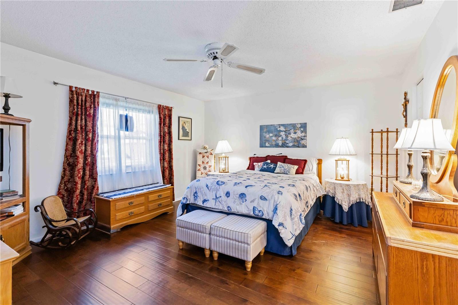 Image 13 of 20 For 311 Oak Hill Way 26