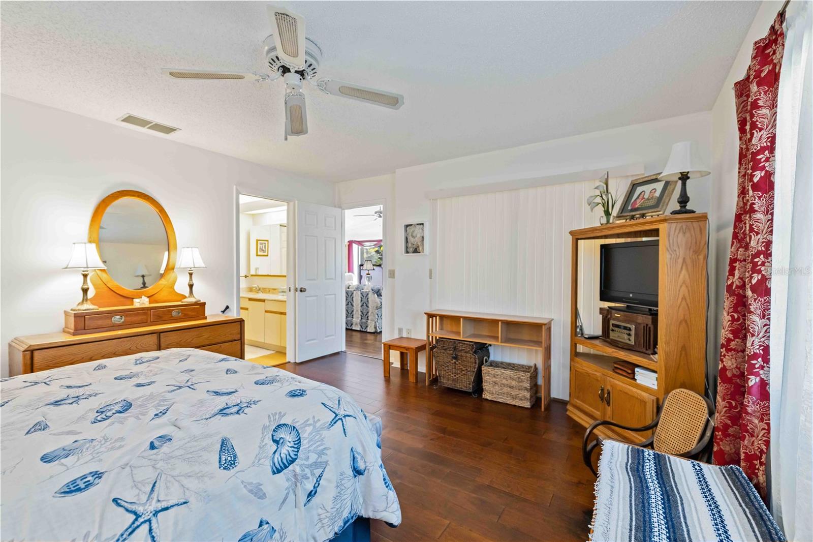 Image 14 of 20 For 311 Oak Hill Way 26