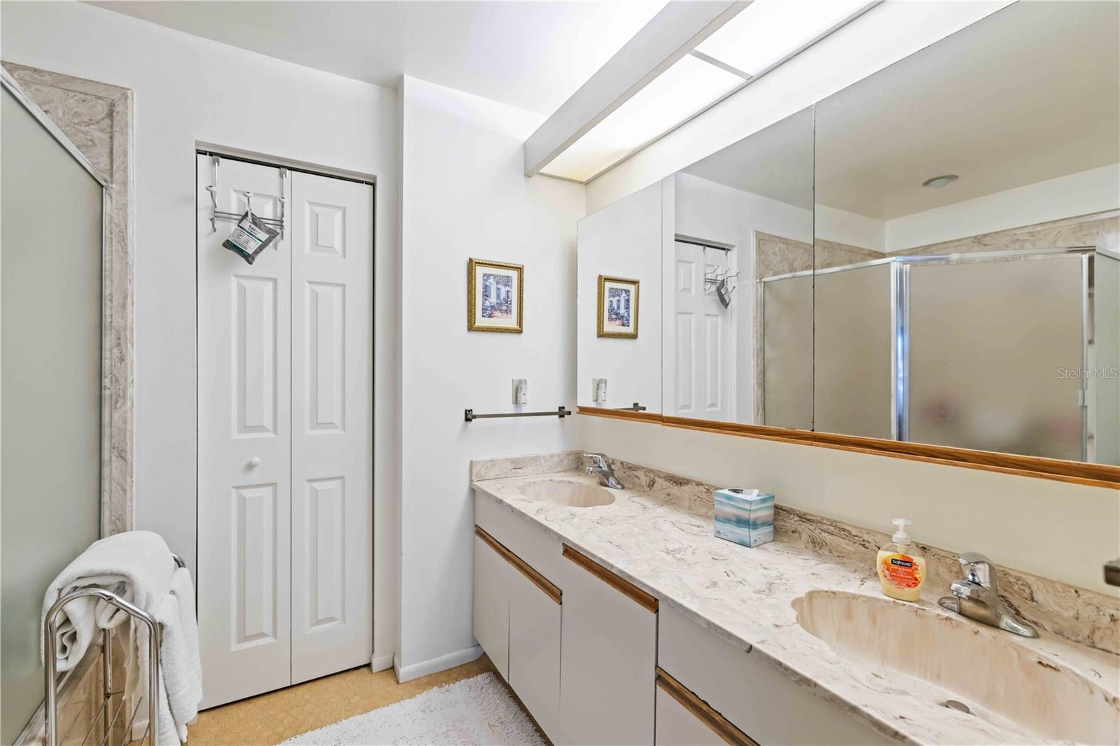 Image 15 of 20 For 311 Oak Hill Way 26