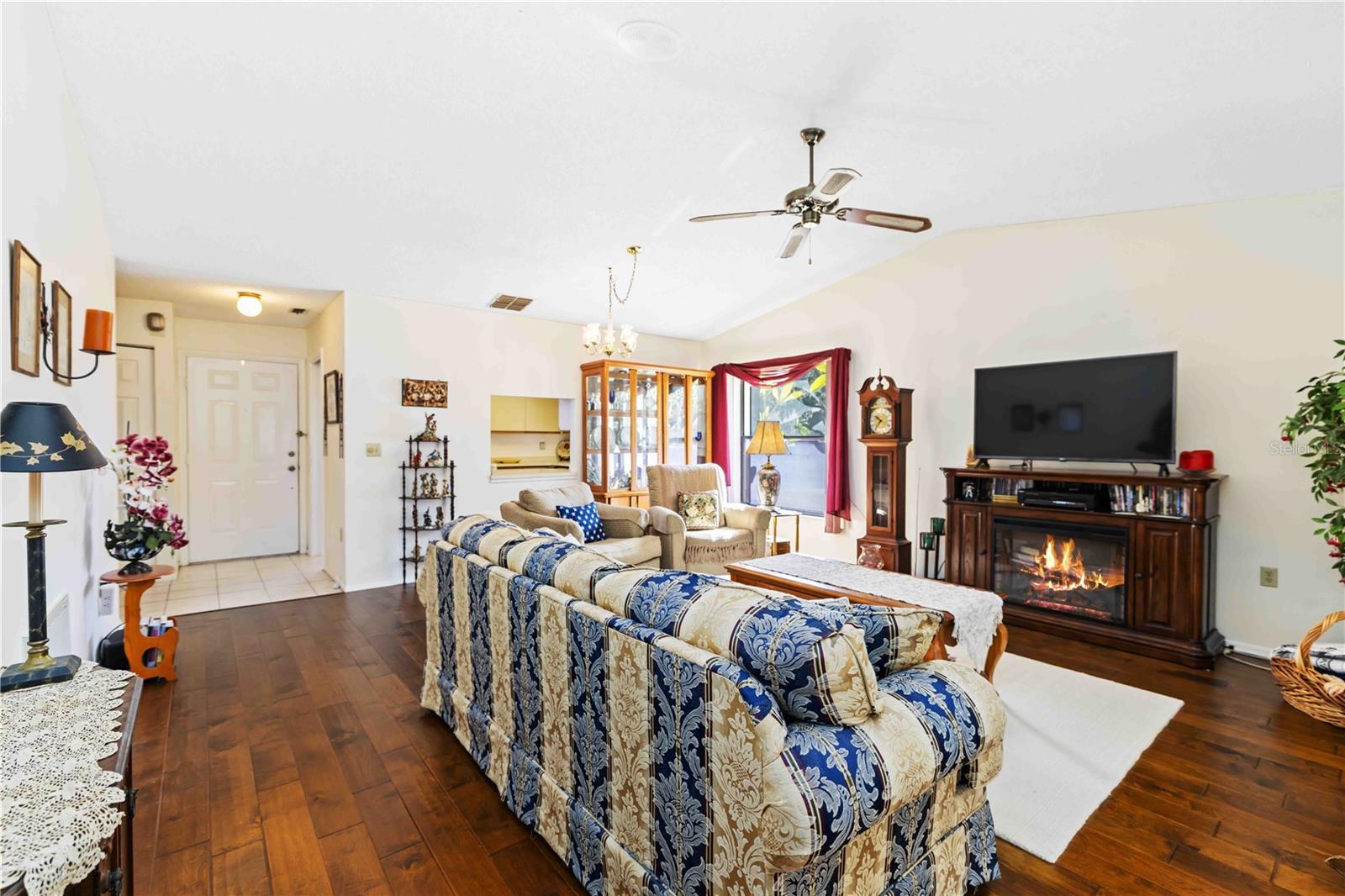 Image 6 of 20 For 311 Oak Hill Way 26