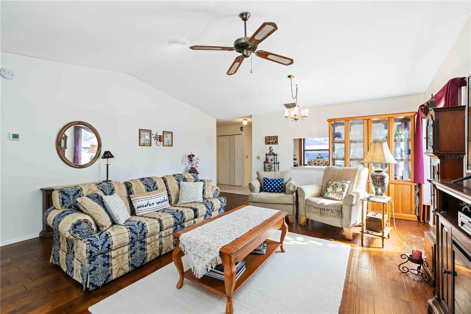 Image 7 of 20 For 311 Oak Hill Way 26