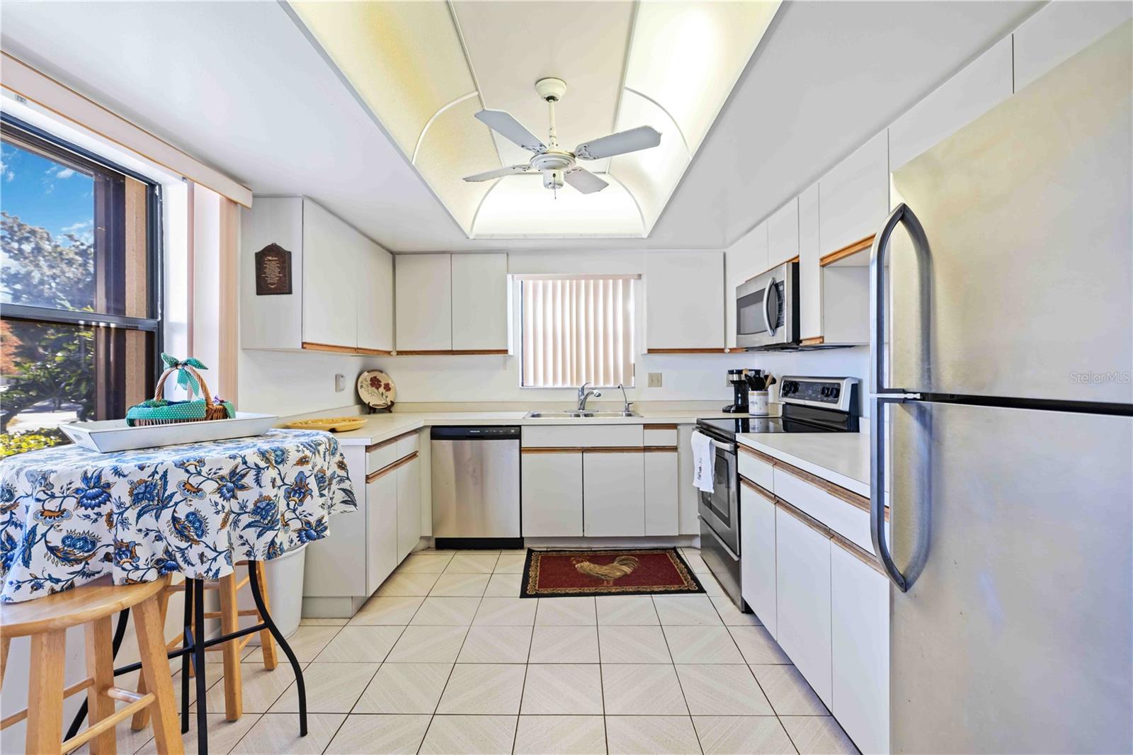 Image 8 of 20 For 311 Oak Hill Way 26