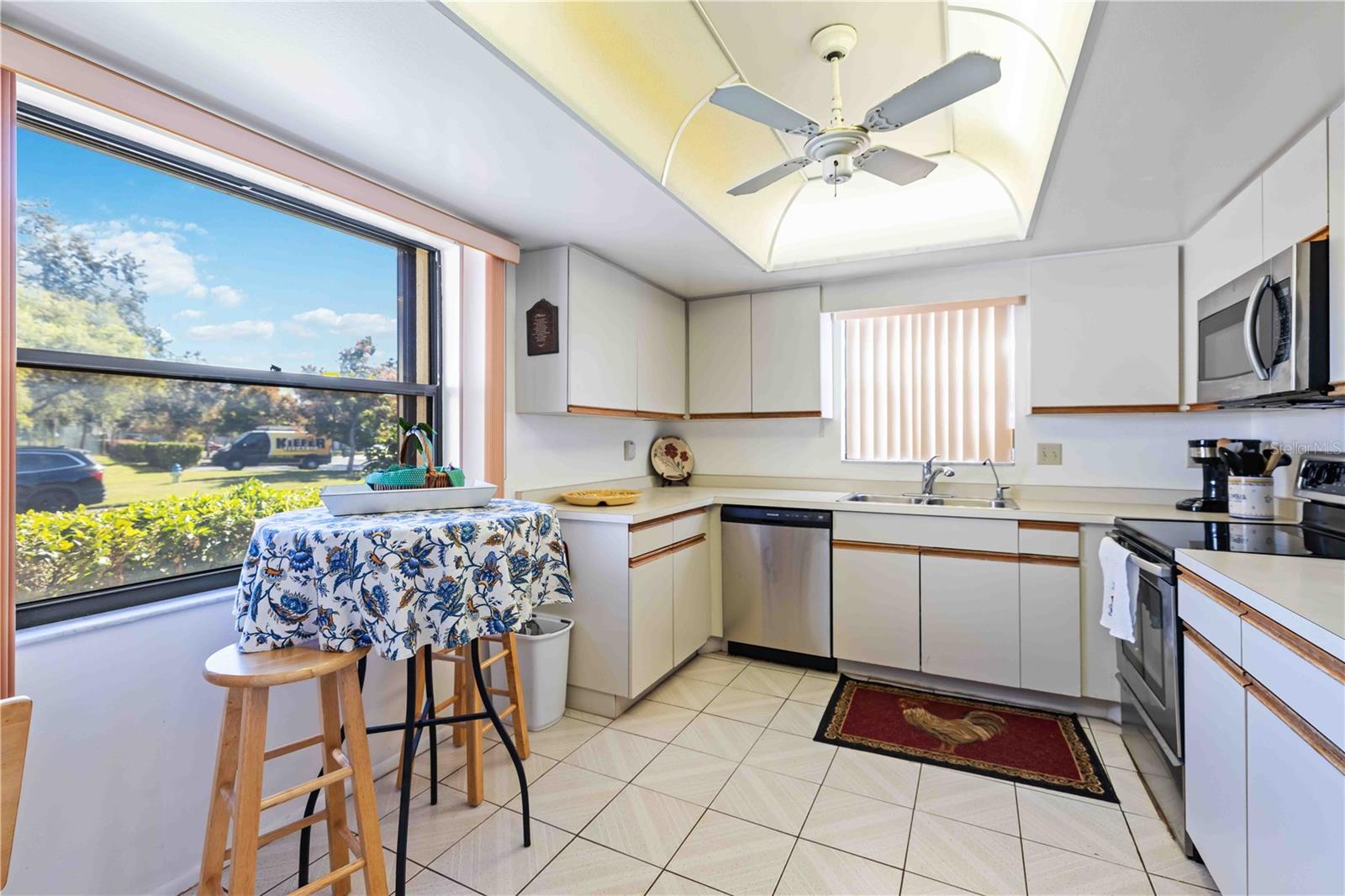 Image 9 of 20 For 311 Oak Hill Way 26