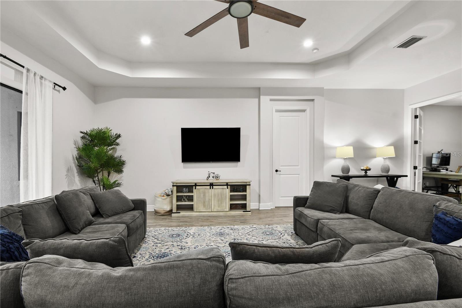 Image 24 of 89 For 4423 Fly Rod Terrace