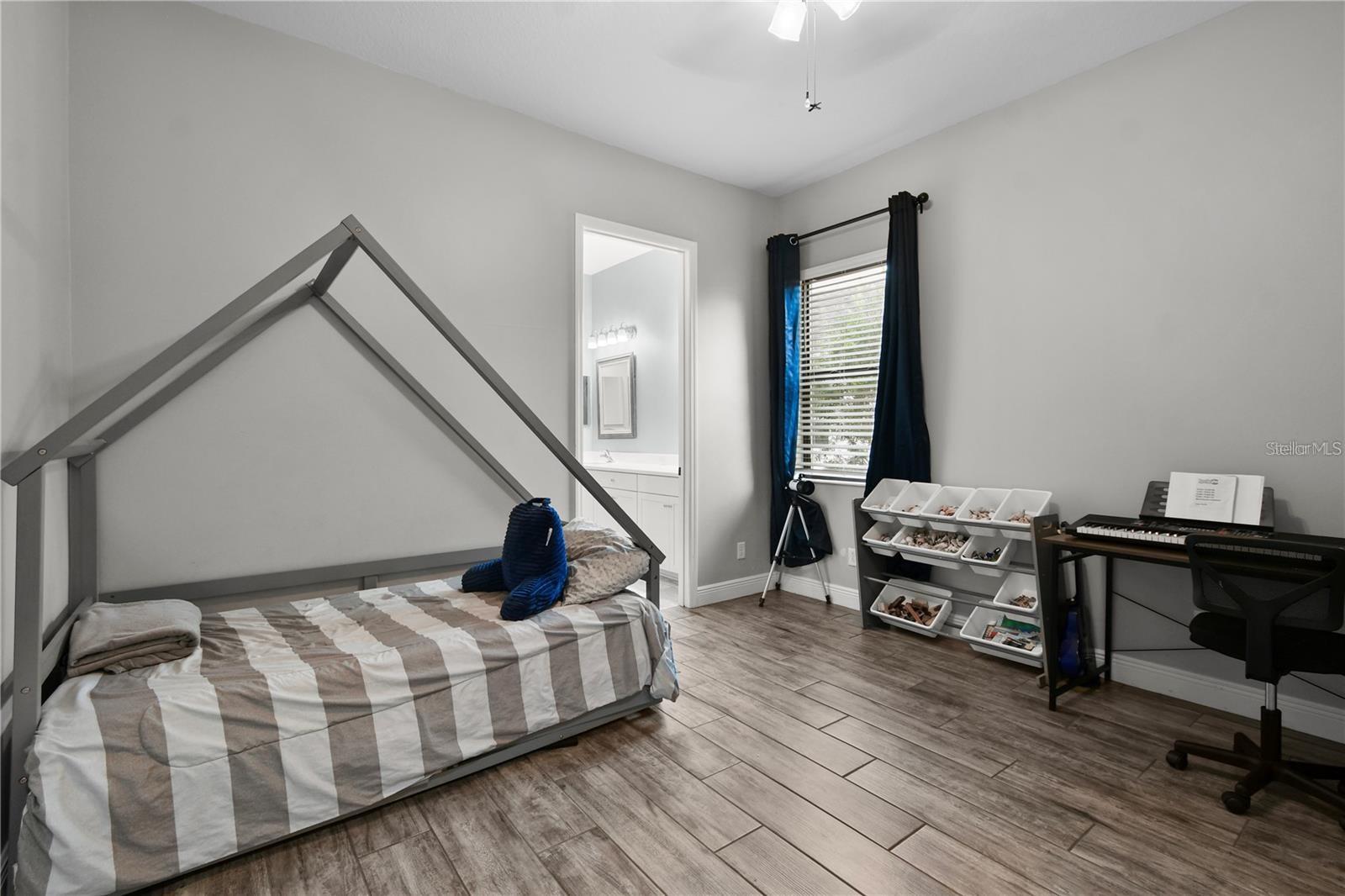 Image 41 of 89 For 4423 Fly Rod Terrace