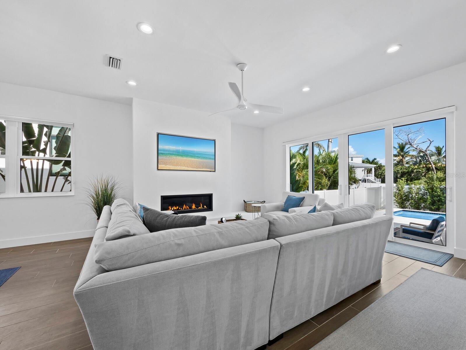 Image 33 of 87 For 6810 Longboat Drive S