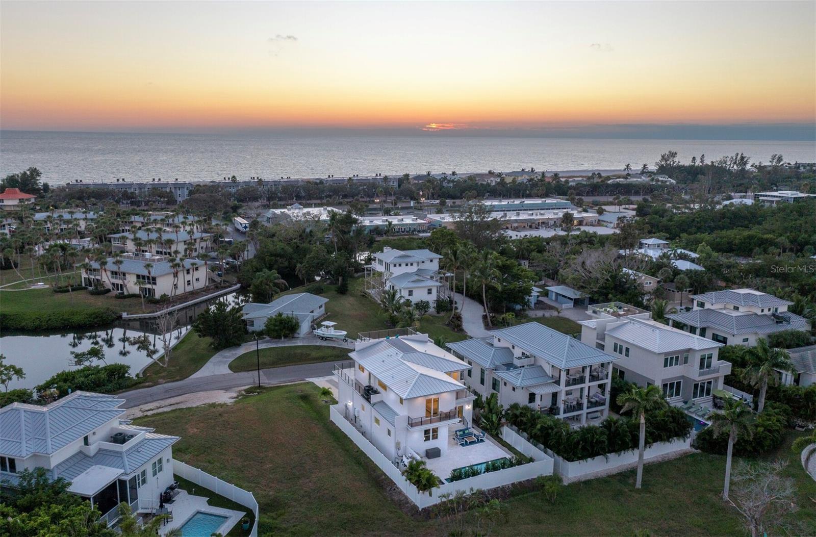 Image 8 of 87 For 6810 Longboat Drive S