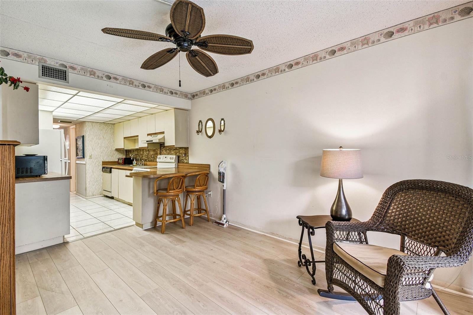 Image 12 of 62 For 515 30th Avenue W H210