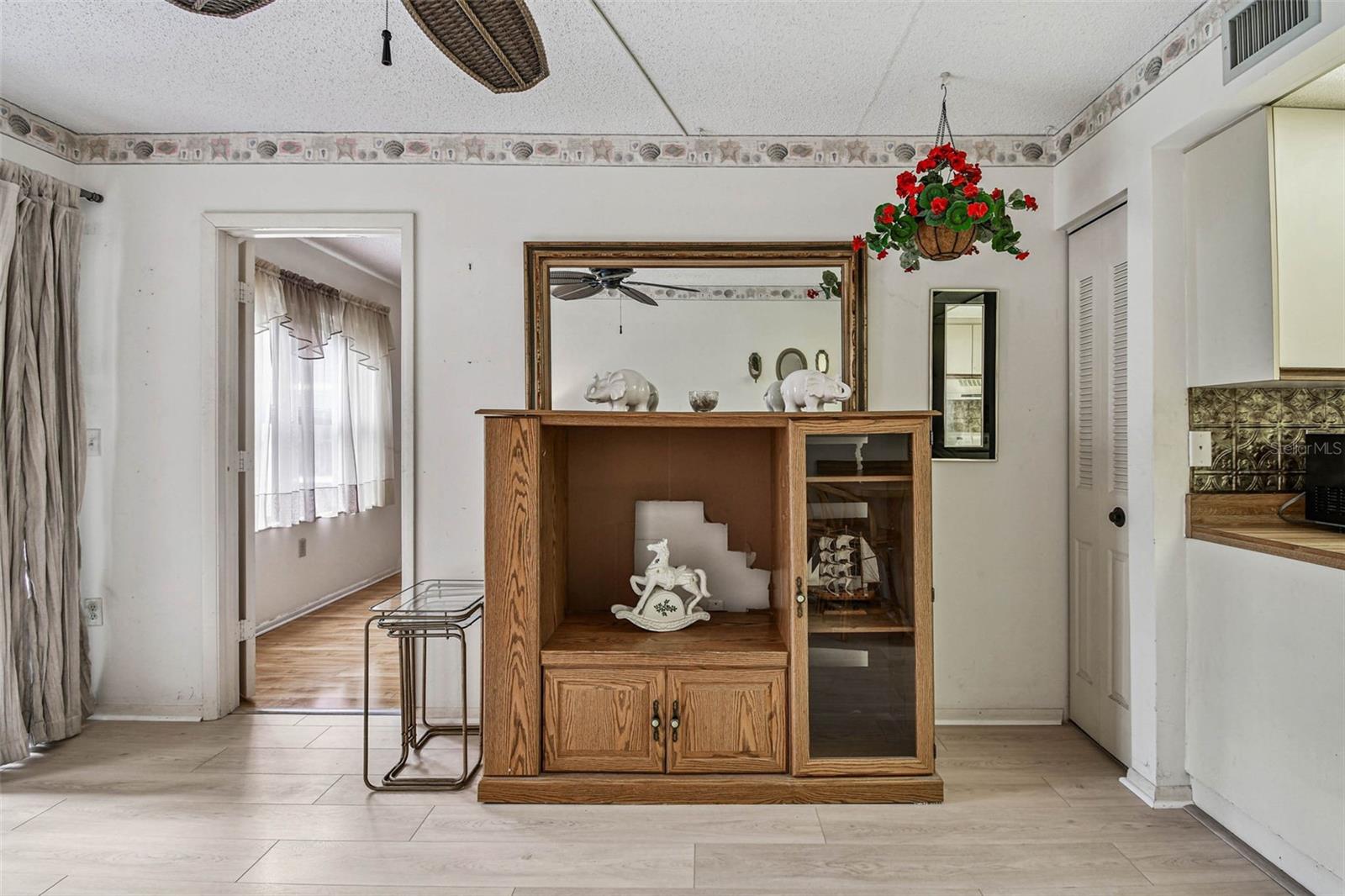 Image 14 of 62 For 515 30th Avenue W H210