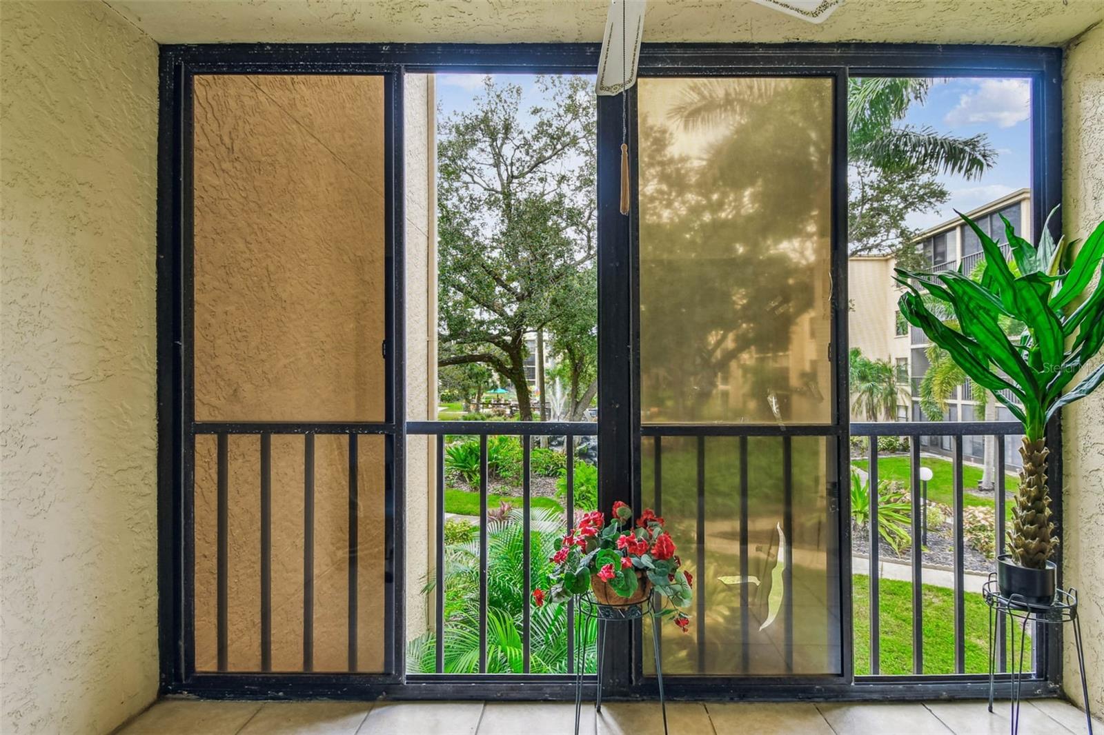 Image 21 of 62 For 515 30th Avenue W H210