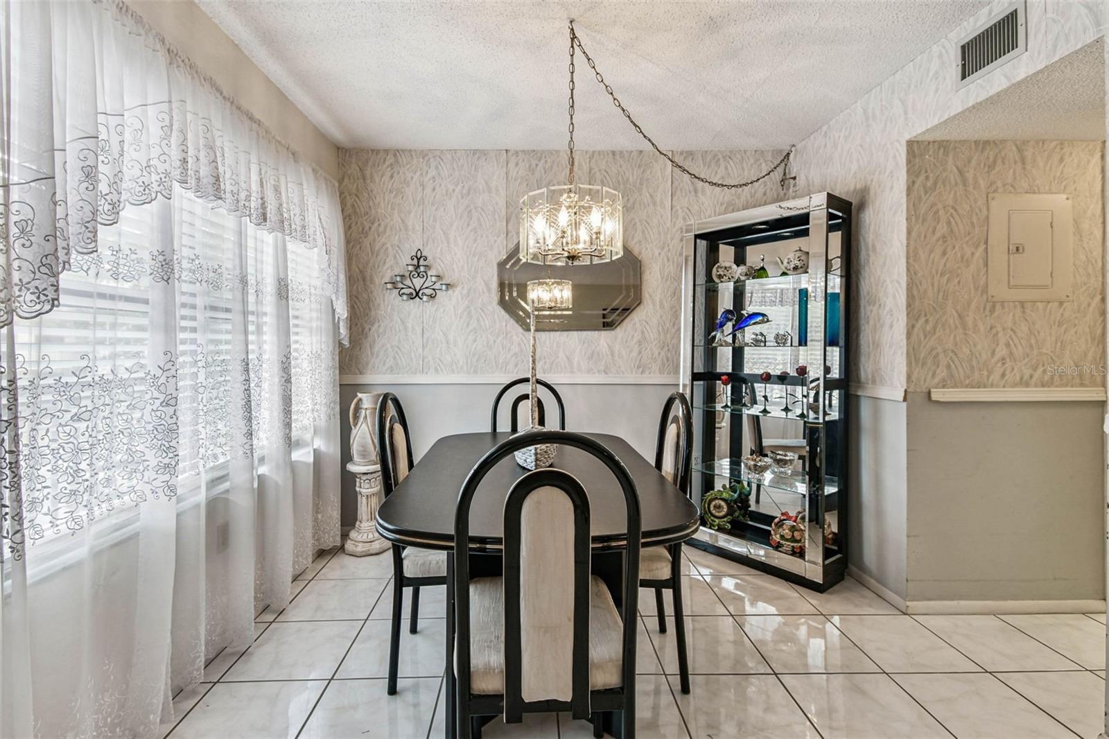 Image 29 of 62 For 515 30th Avenue W H210