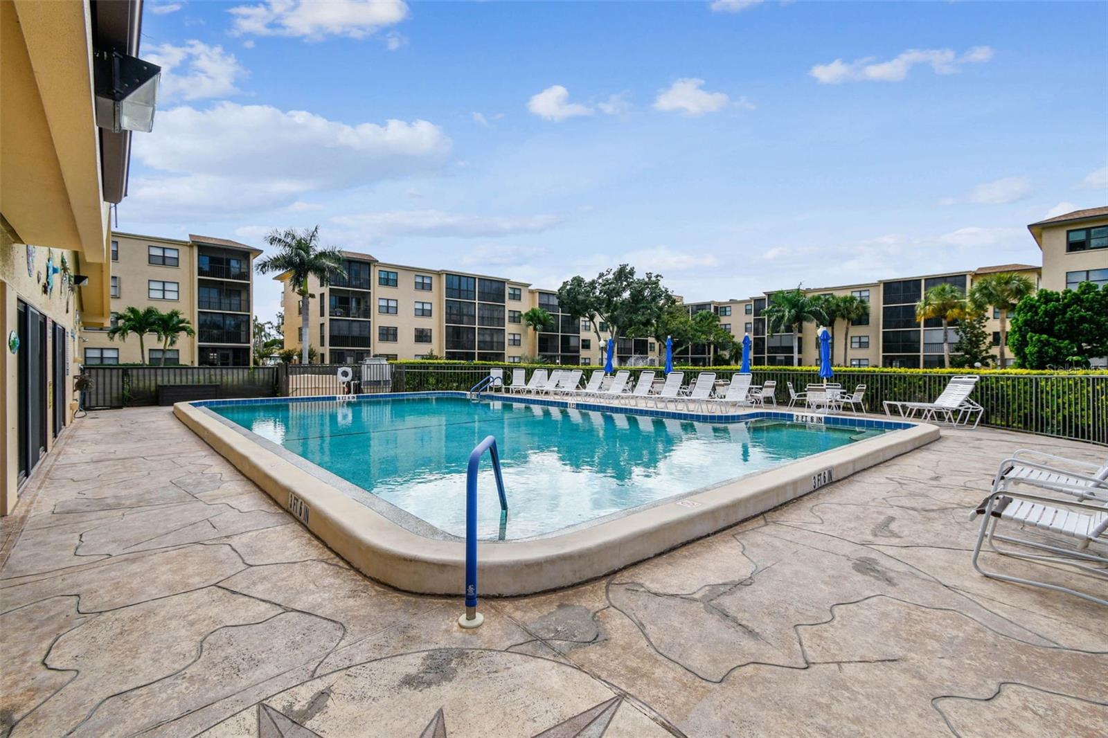 Image 38 of 62 For 515 30th Avenue W H210