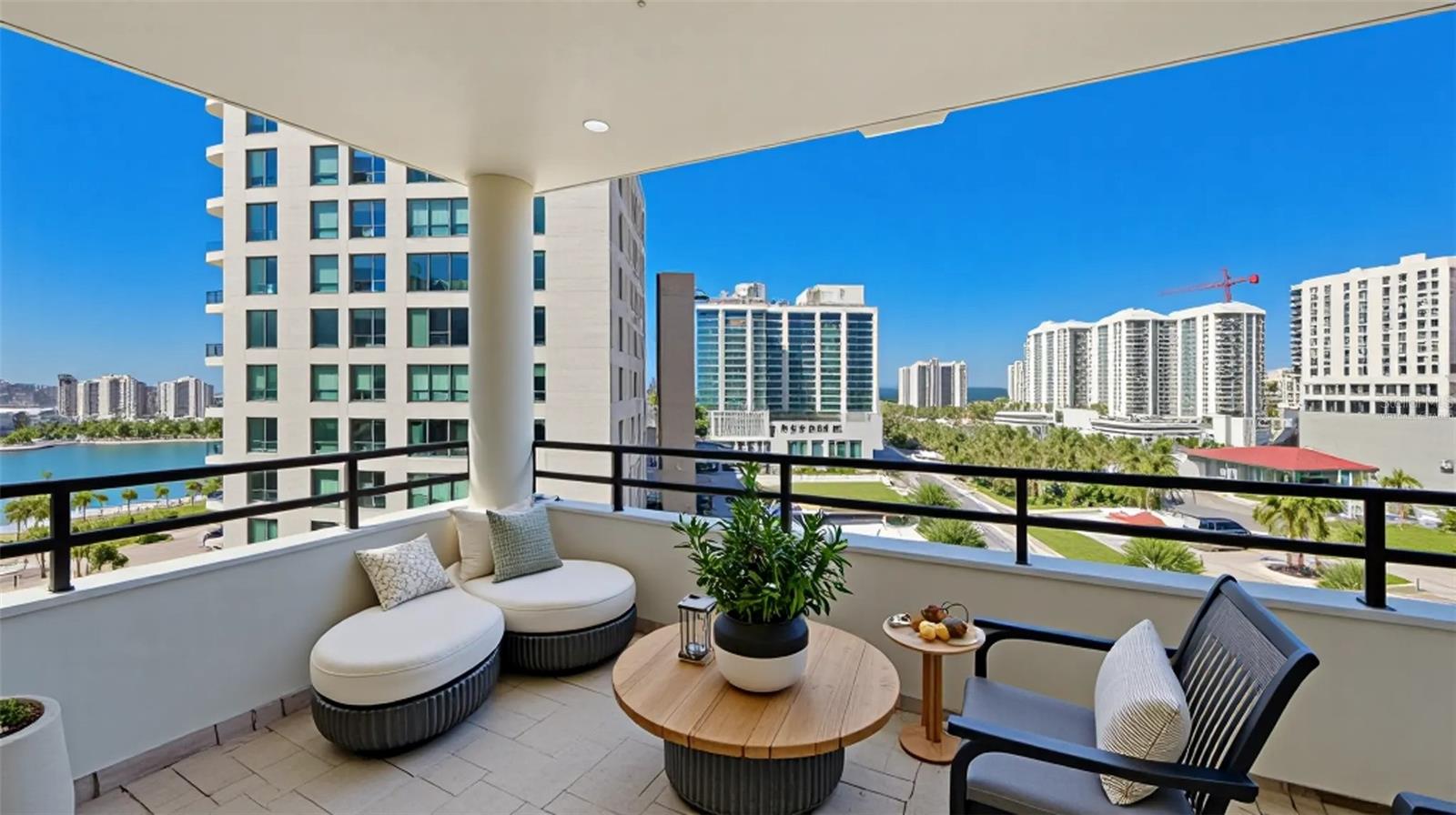 Image 14 of 75 For 1255 Gulfstream Avenue 1101