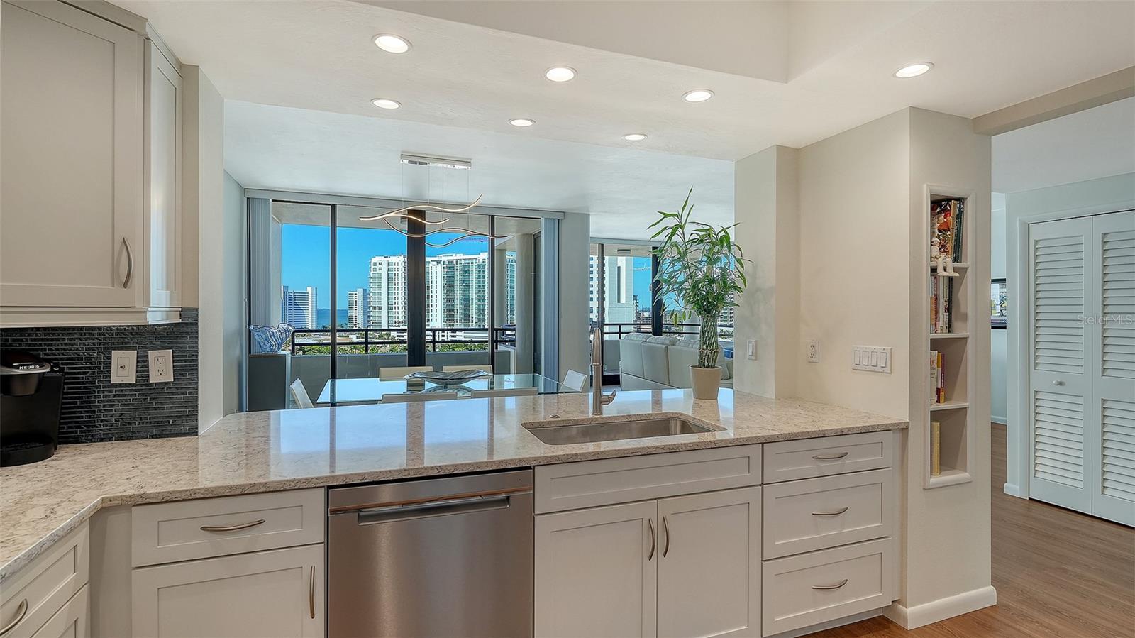 Image 32 of 75 For 1255 Gulfstream Avenue 1101