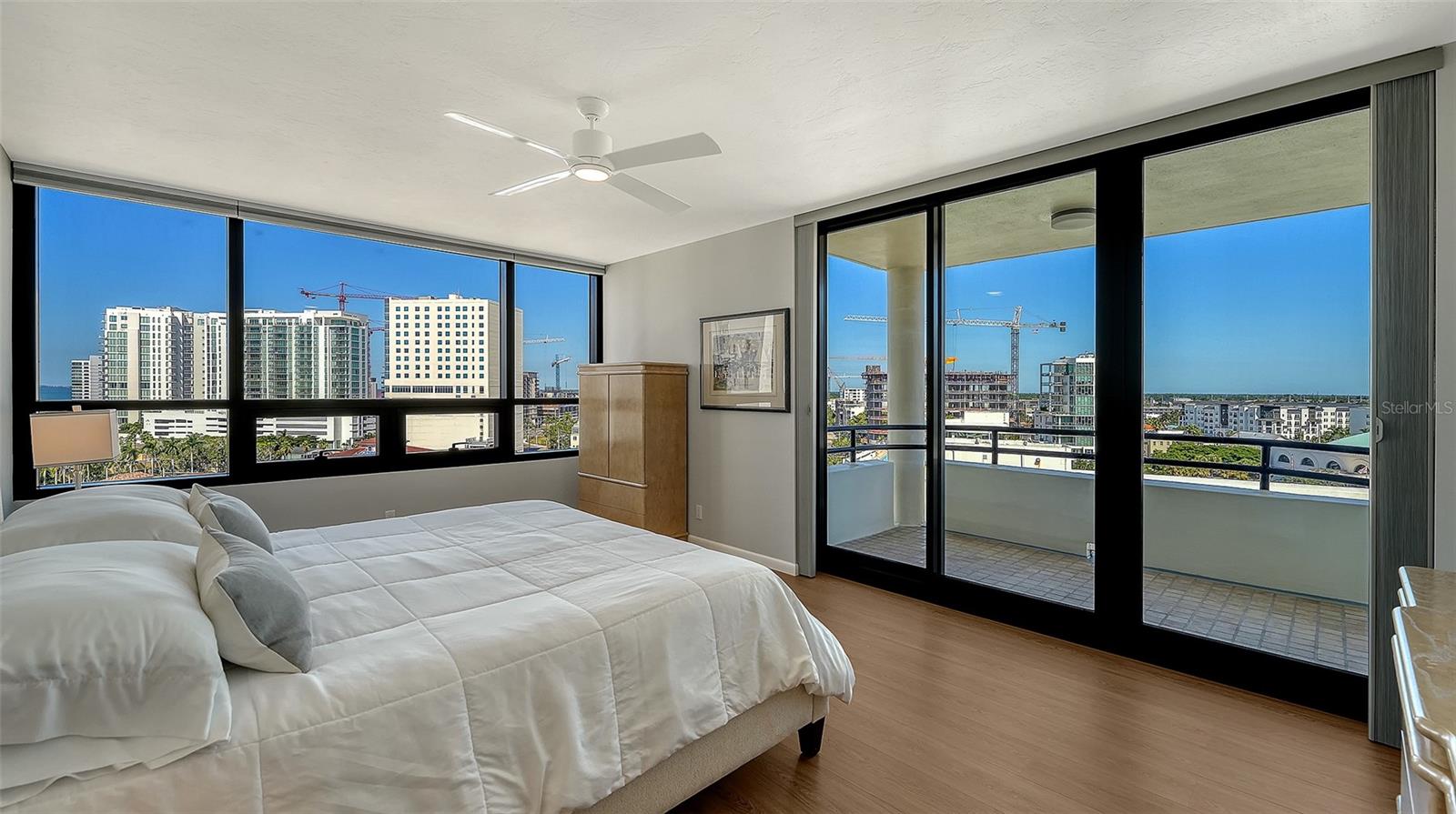 Image 34 of 75 For 1255 Gulfstream Avenue 1101