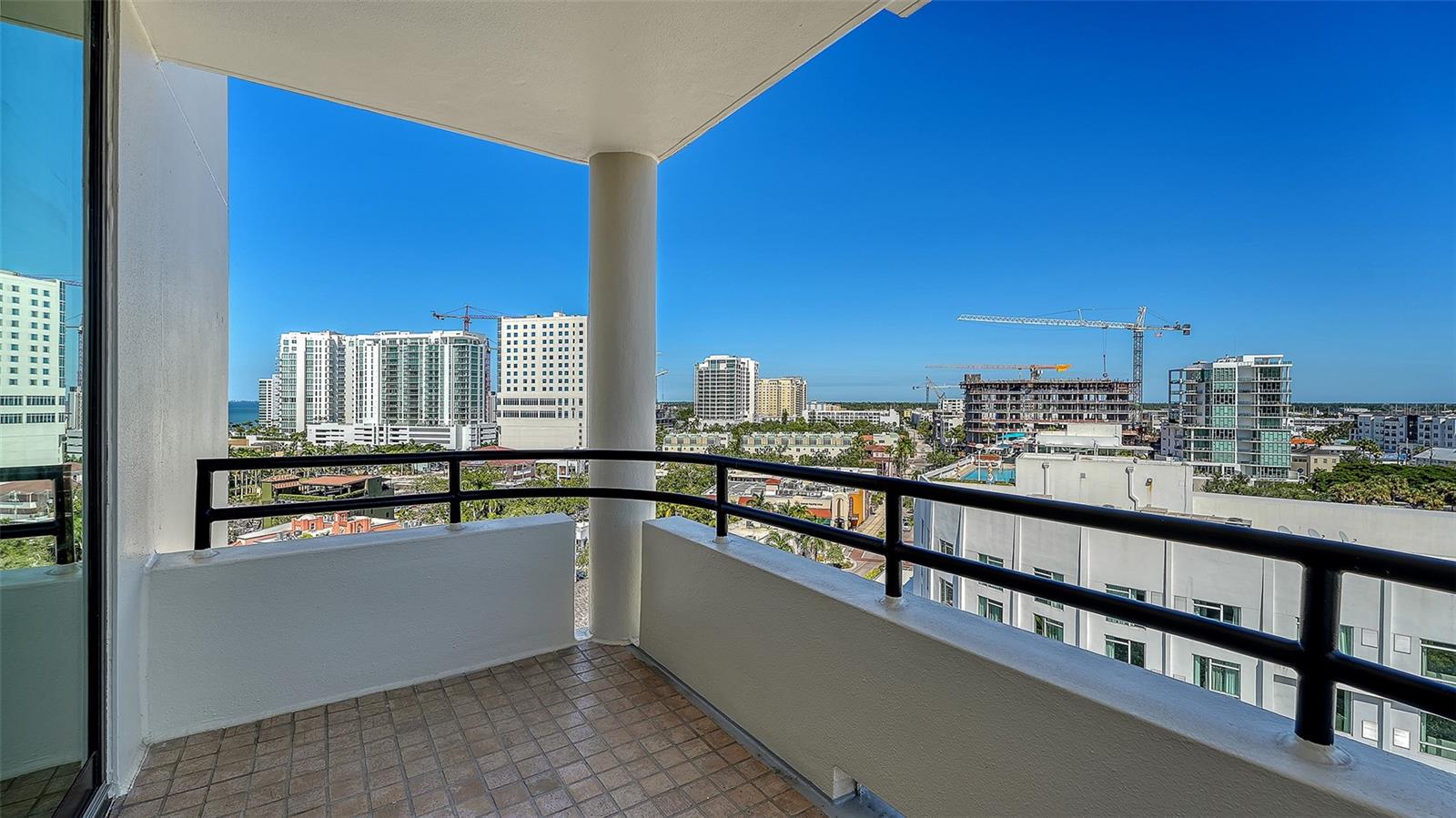 Image 37 of 75 For 1255 Gulfstream Avenue 1101