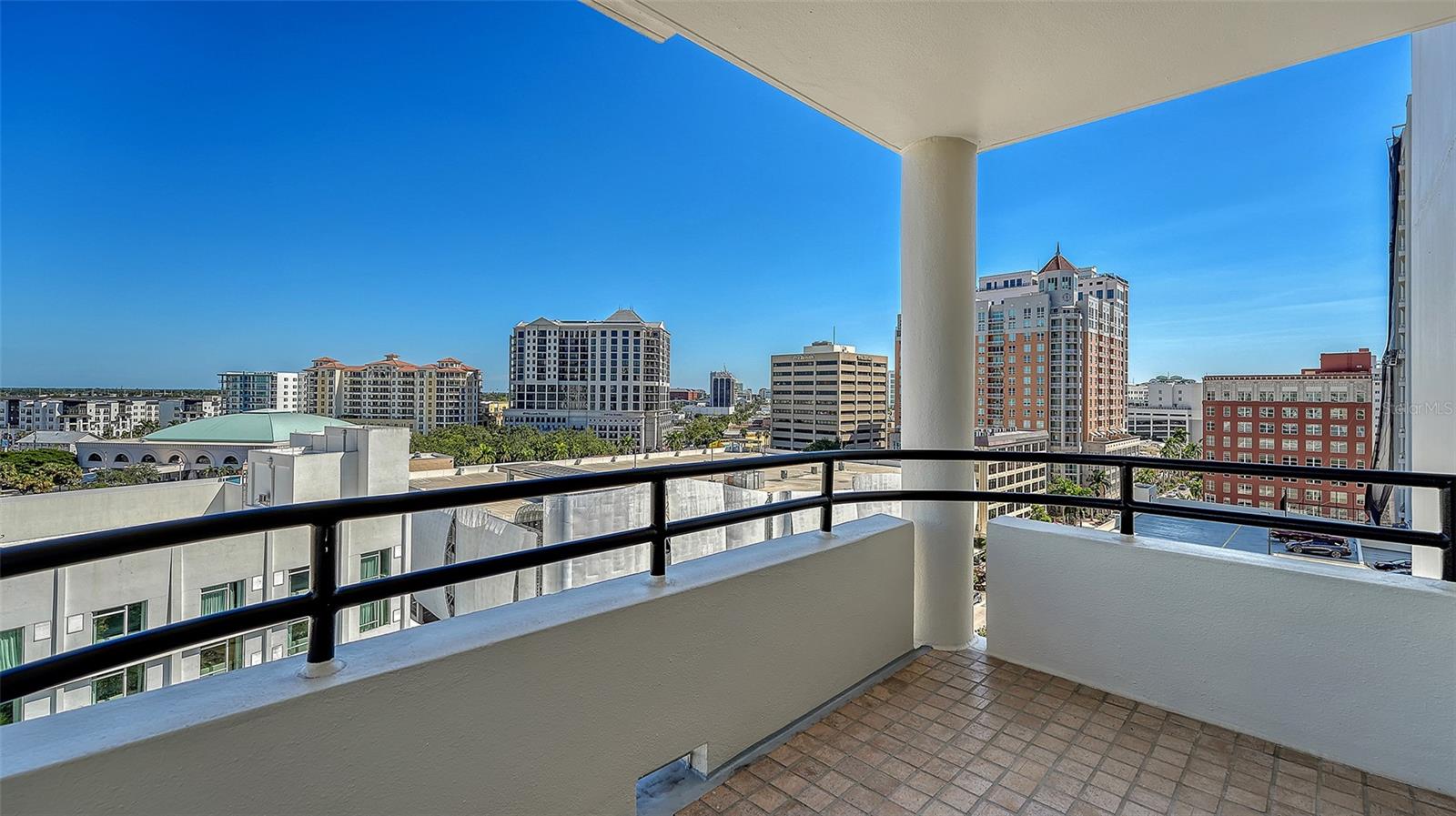 Image 38 of 75 For 1255 Gulfstream Avenue 1101