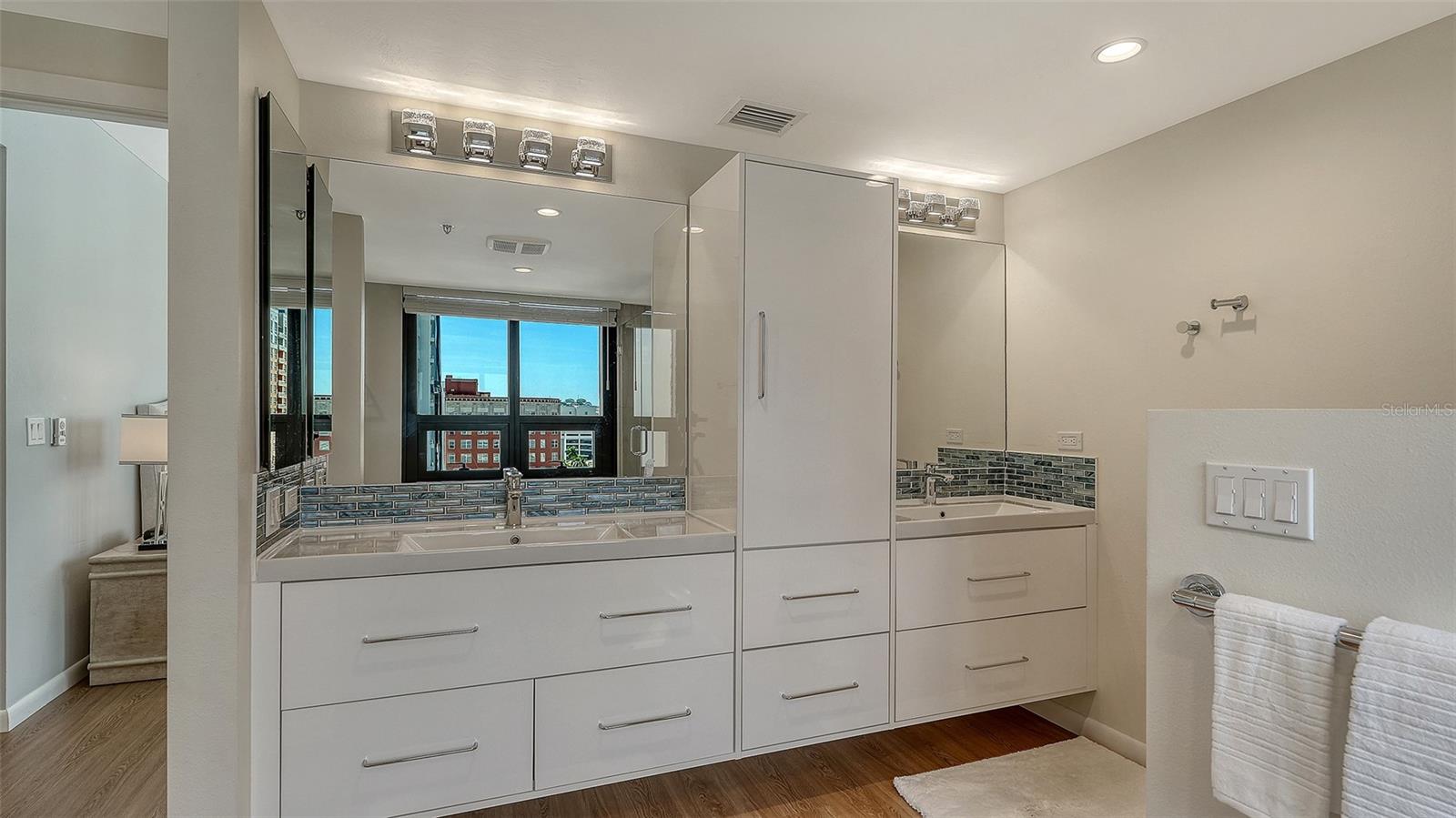 Image 40 of 75 For 1255 Gulfstream Avenue 1101