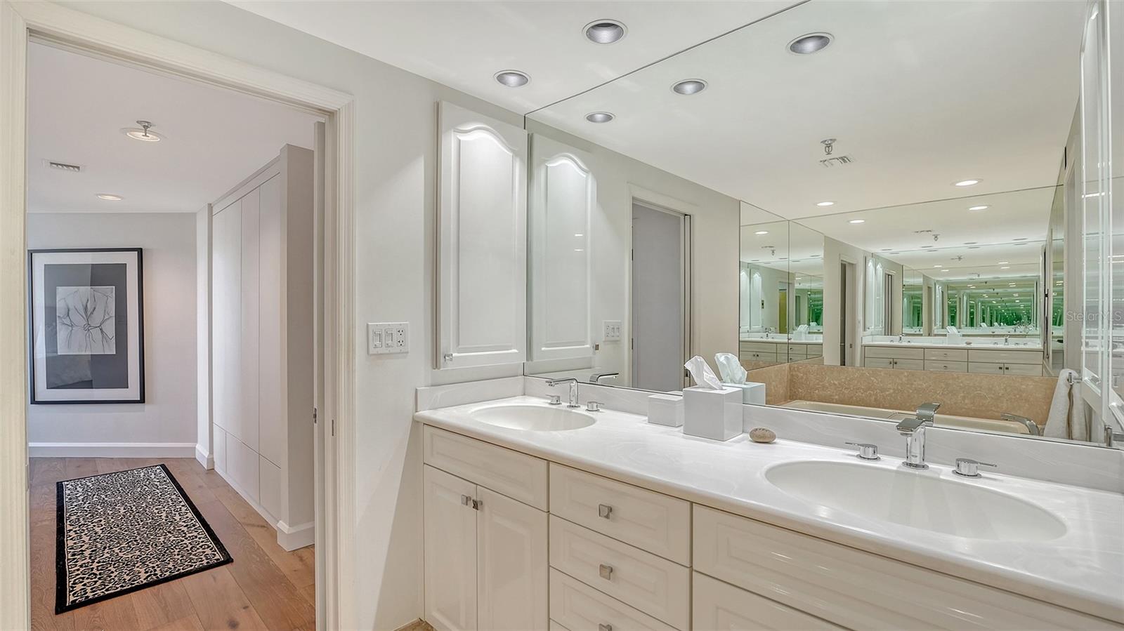 Image 24 of 43 For 1211 Gulf Of Mexico Drive 301