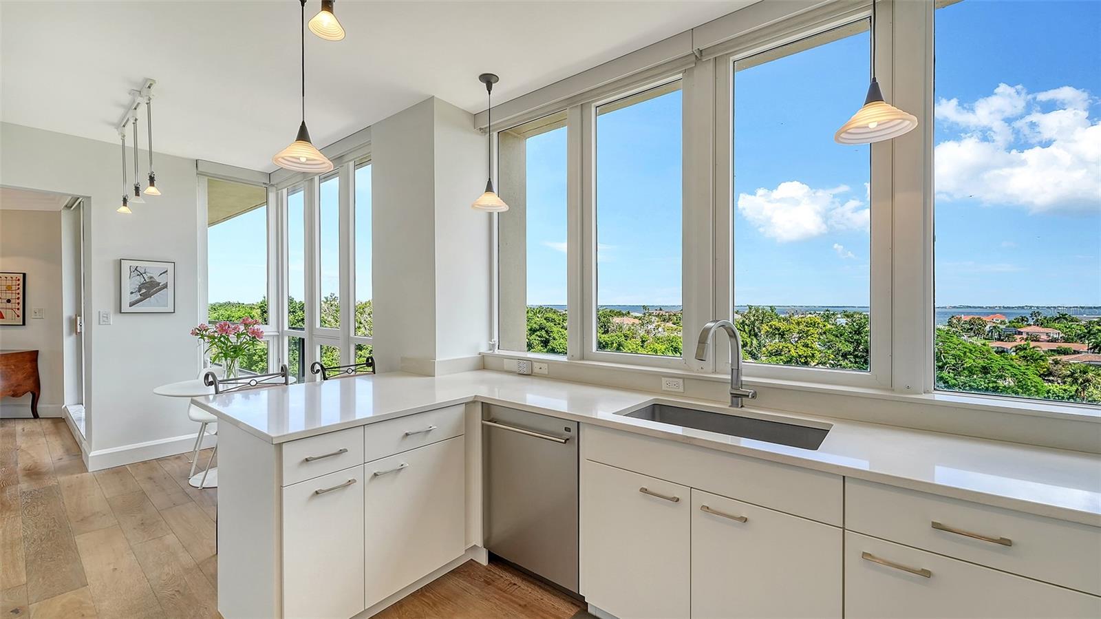 Image 5 of 43 For 1211 Gulf Of Mexico Drive 301